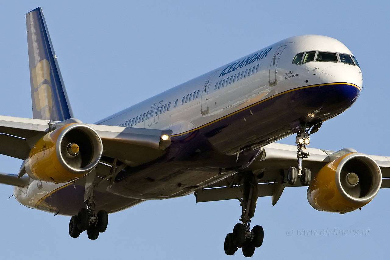 Icelandair, airplane, landing gear down, HD Desktop Wallpaper