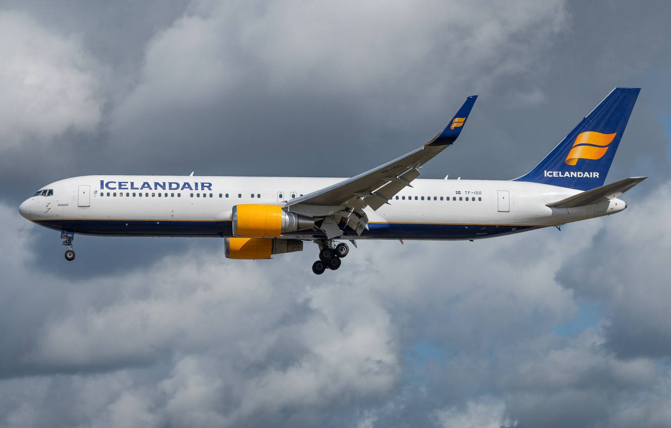 Icelandair, yellow engines, blue tail, HD Desktop Wallpaper
