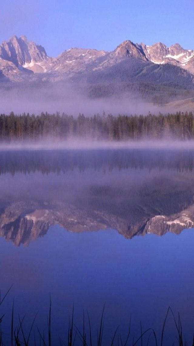 foggy lake, Idaho, snow-dusted mountains, SD Phone Wallpaper