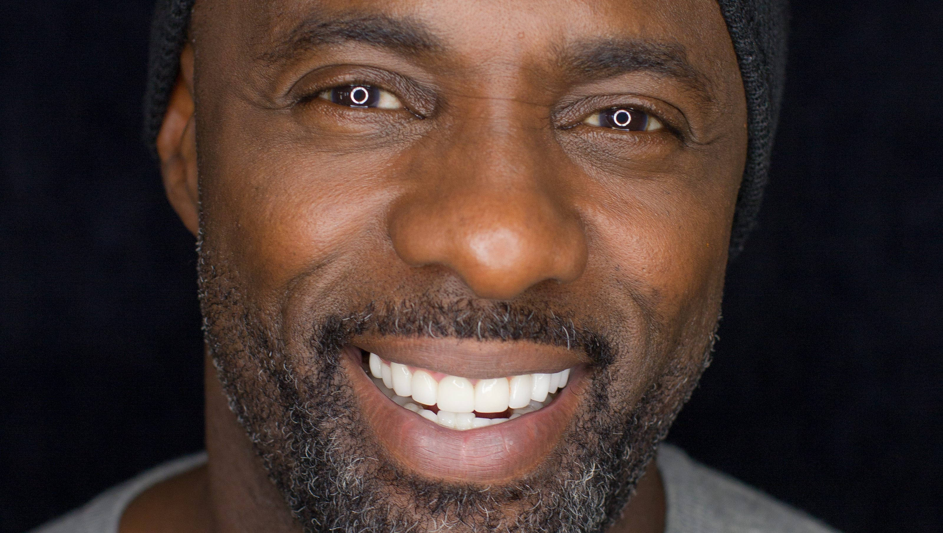 Idris Elba, gray beard, beanie, 2K Desktop Wallpaper