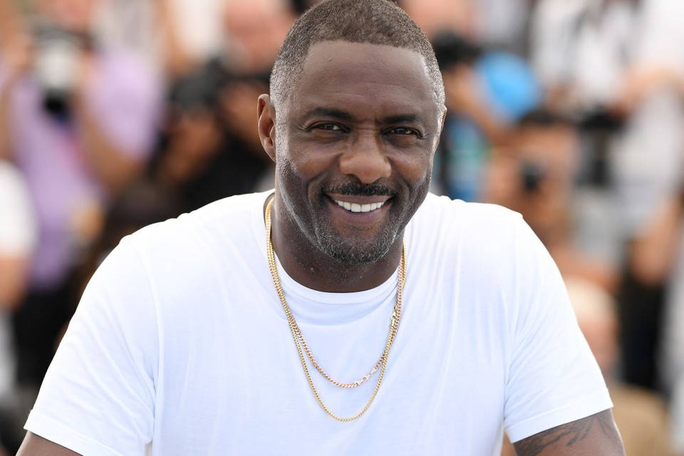 Idris Elba, gold chain, white t-shirt, SD Desktop Wallpaper