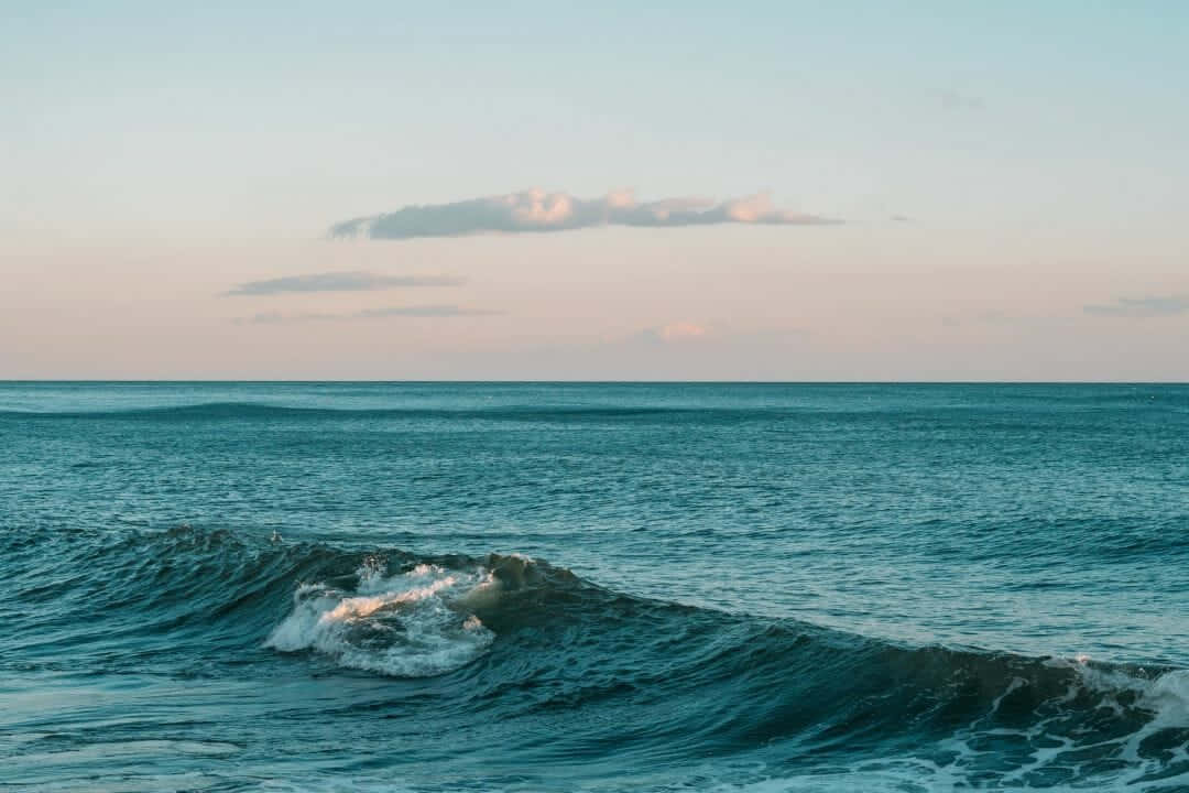 Idyllic Sea Waves, twilight sky, pink and blue, SD Desktop Wallpaper