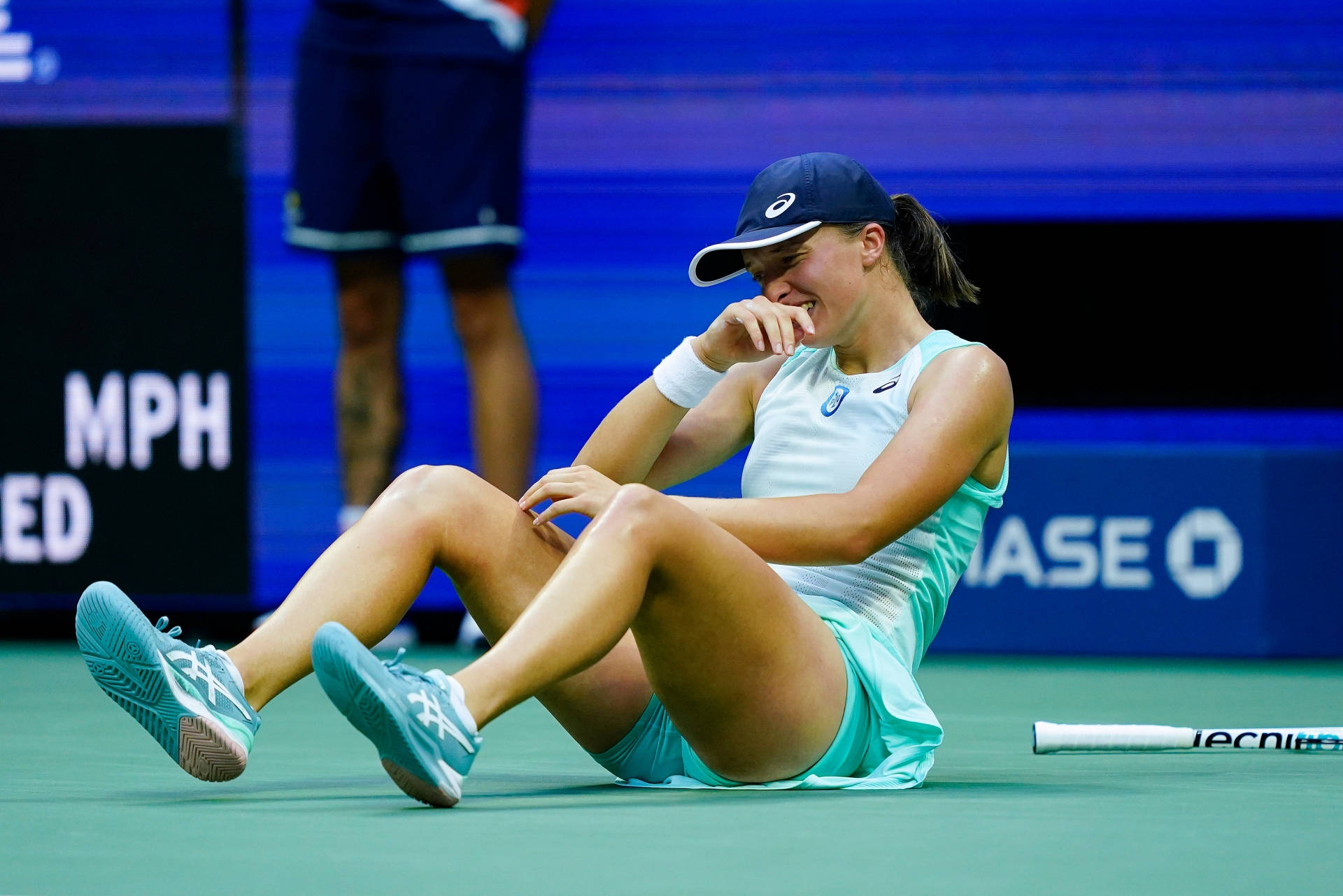 Iga Swiatek, light blue gear, green court, Full HD Desktop Wallpaper