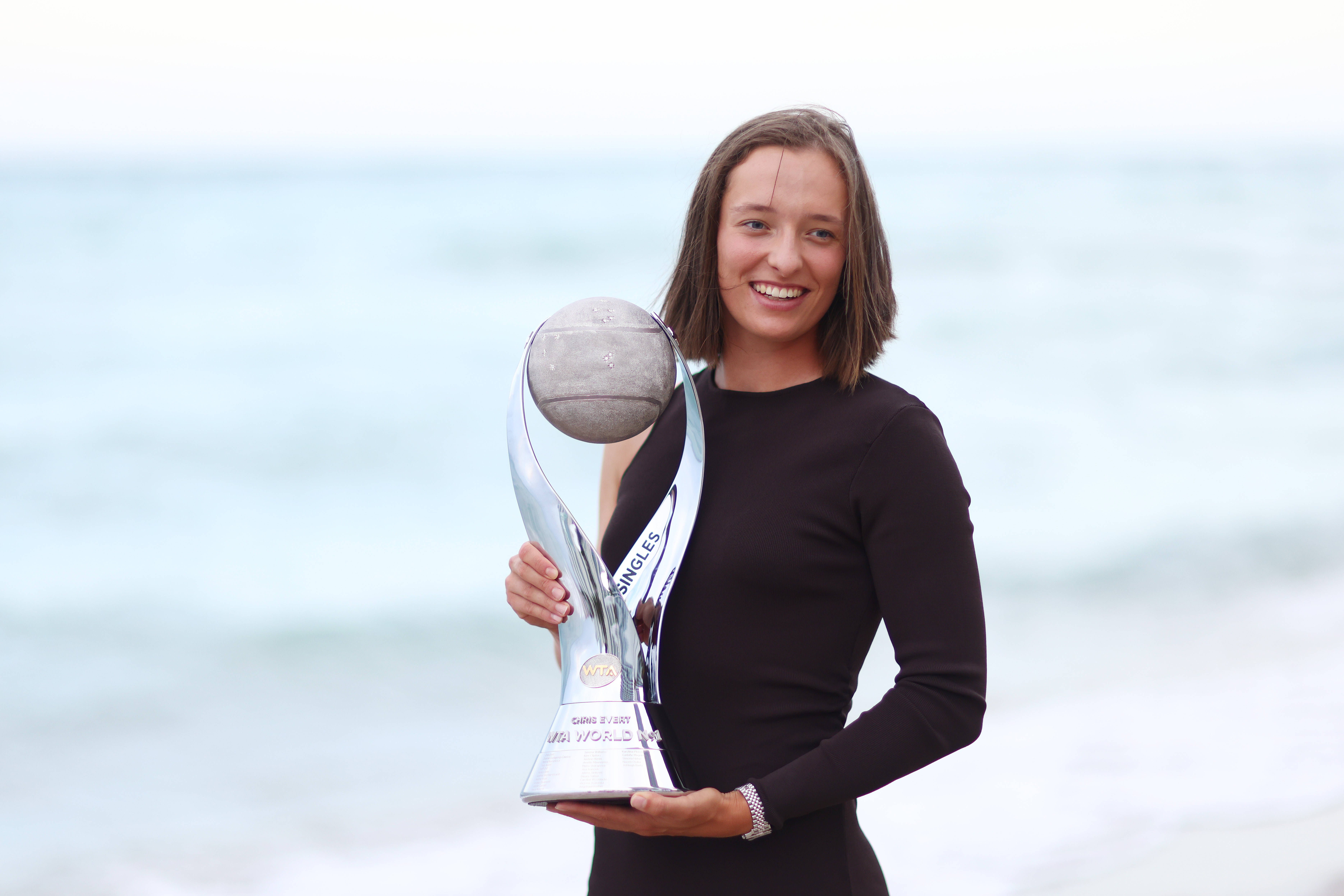 Iga Swiatek, black dress, silver tennis trophy, 5K Desktop Wallpaper