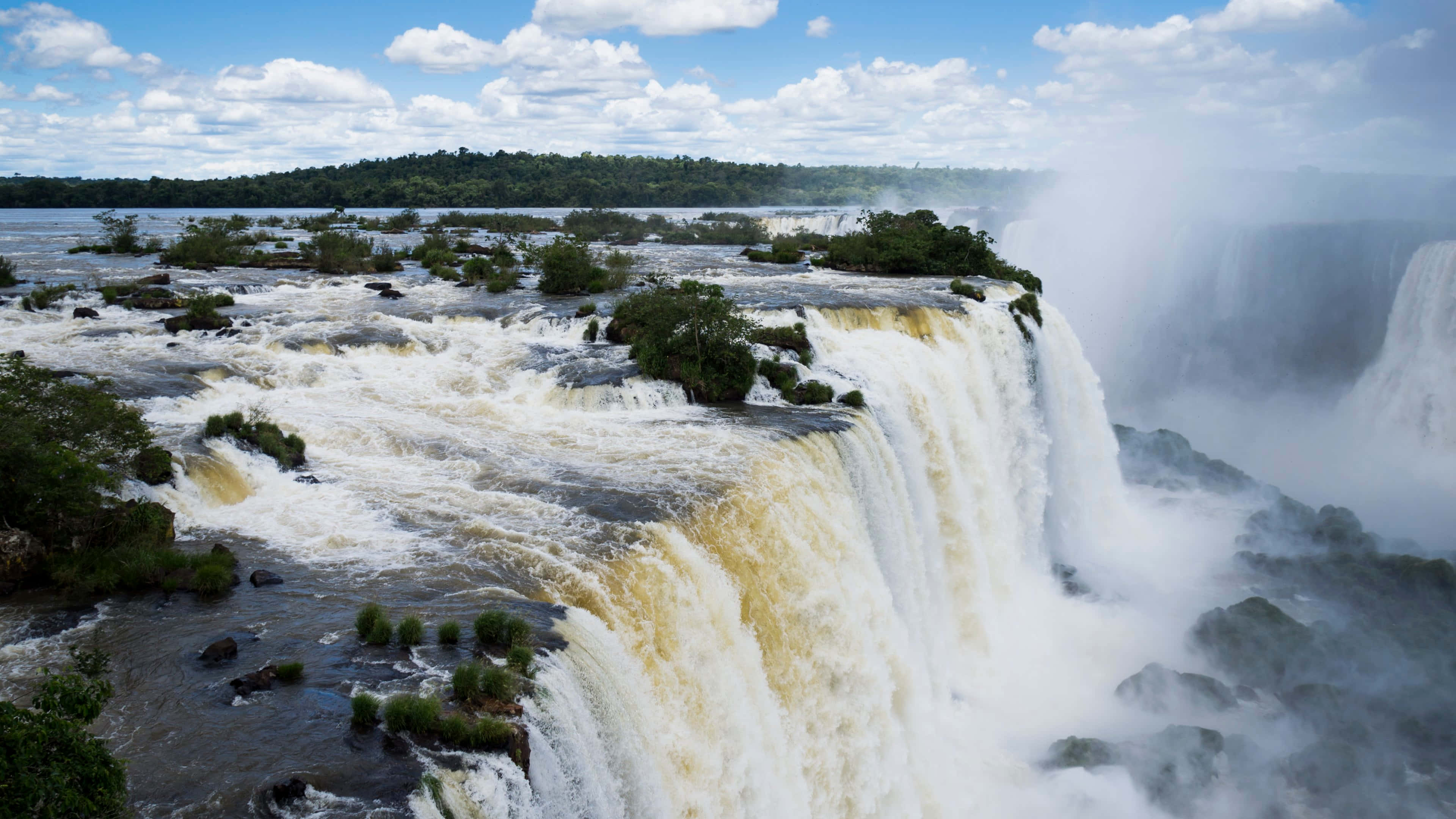 Iguazu Falls, semi circular, misty pools, 4K Desktop Wallpaper