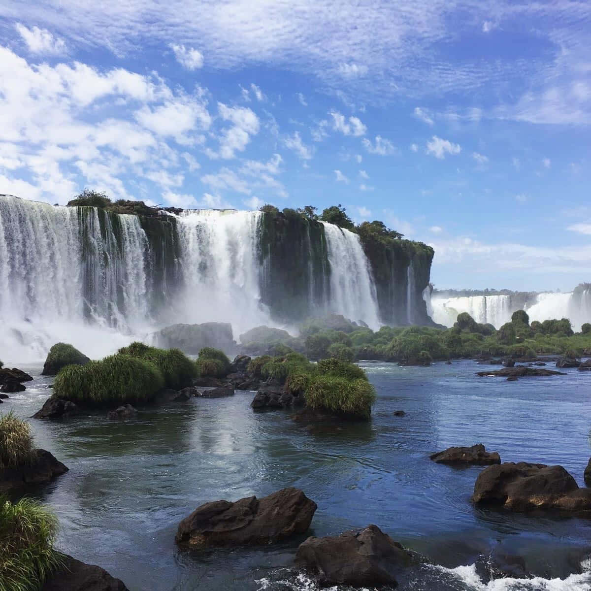 Iguazu Falls, natural attraction, misty river, SD Desktop Wallpaper