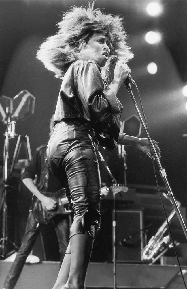 Tina Turner, concert 1985, black and white shot, SD Phone Wallpaper
