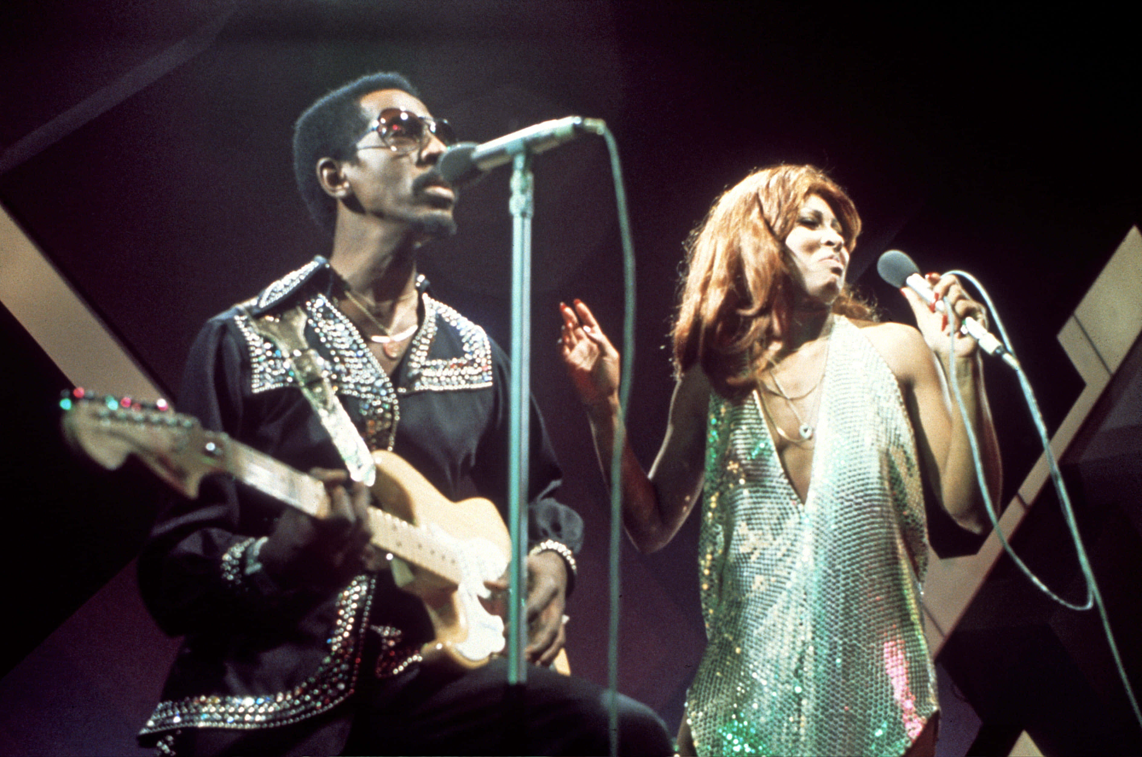 Ike and Tina Turner, 70s stage duo, spotlights, 2K Desktop Wallpaper