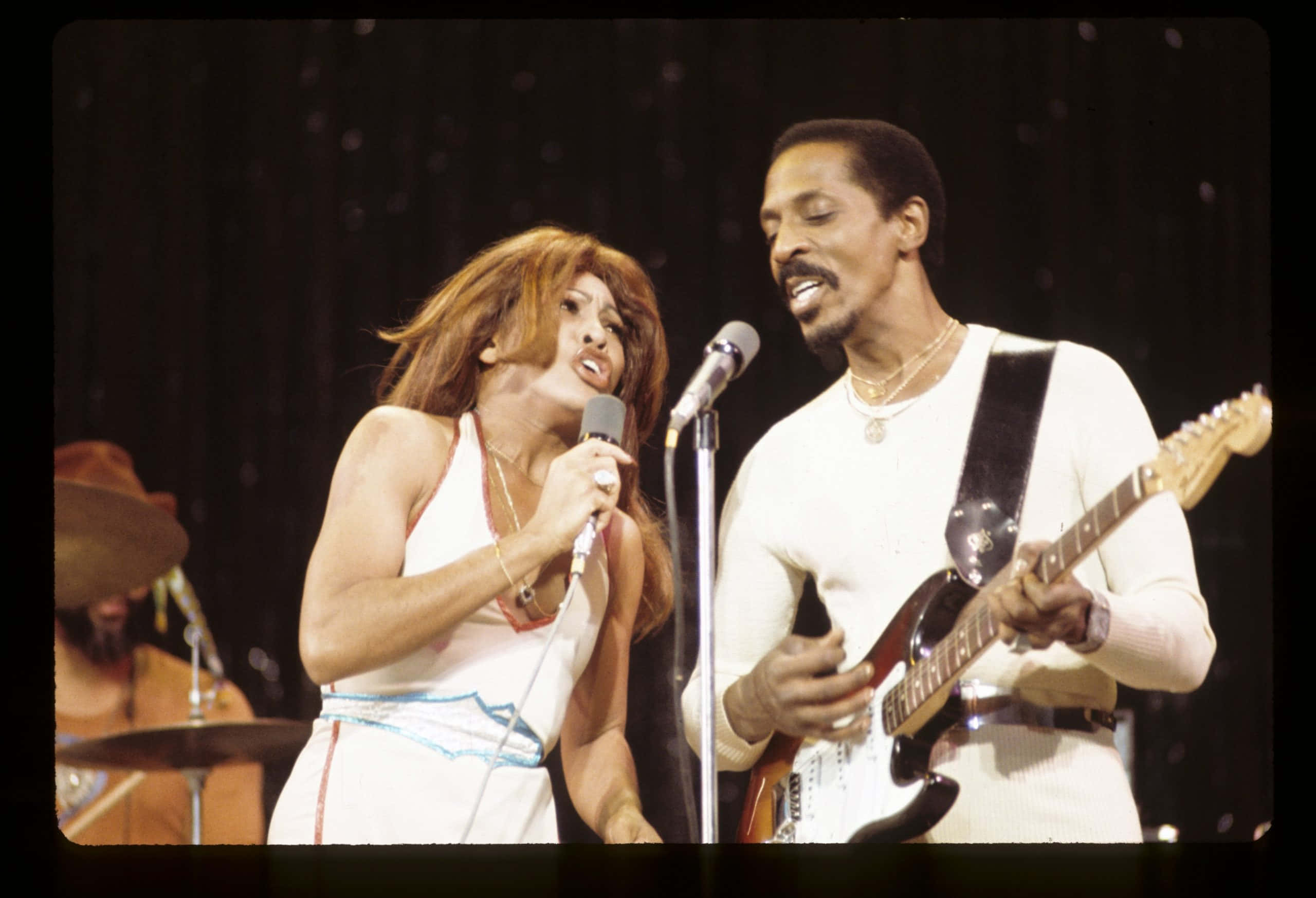 Ike And Tina Turner, 1970s live performance, female singer in a white dress, 2K Desktop Wallpaper
