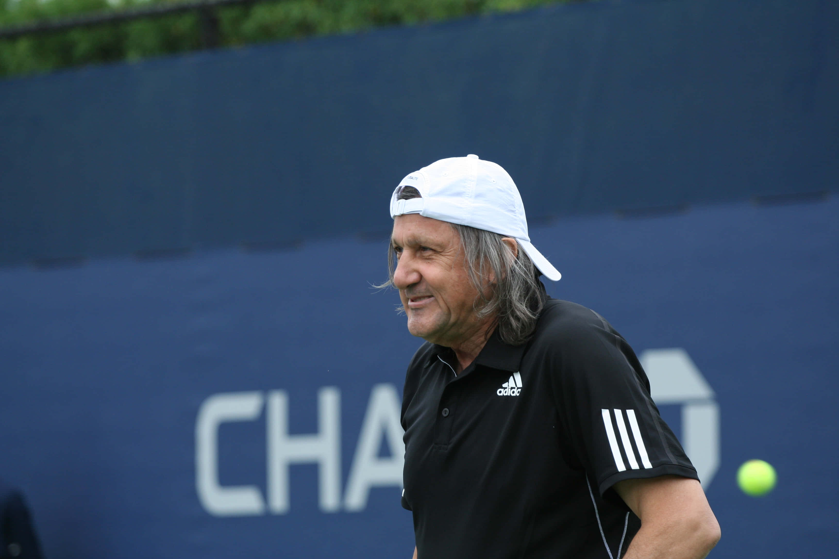 Ilie Năstase, 2009 US Open, blue court, 2K Desktop Wallpaper