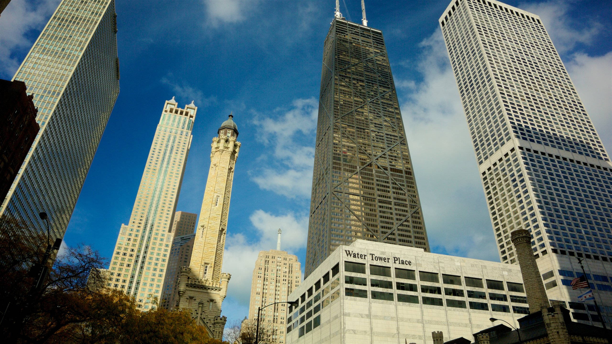 downtown Chicago, skyscrapers, vibrant blue sky, 2K Desktop Wallpaper