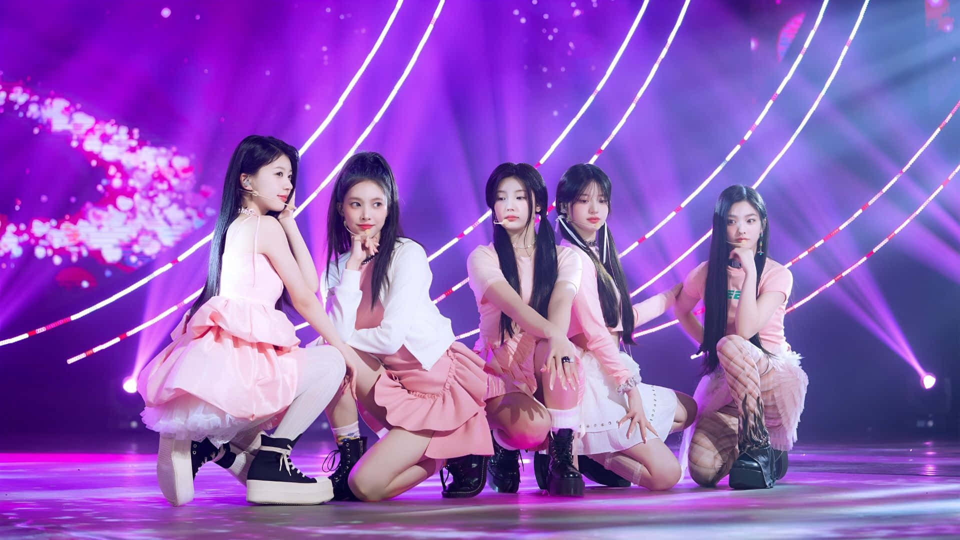 Illit, pink outfits, glowing stage, Full HD Desktop Wallpaper
