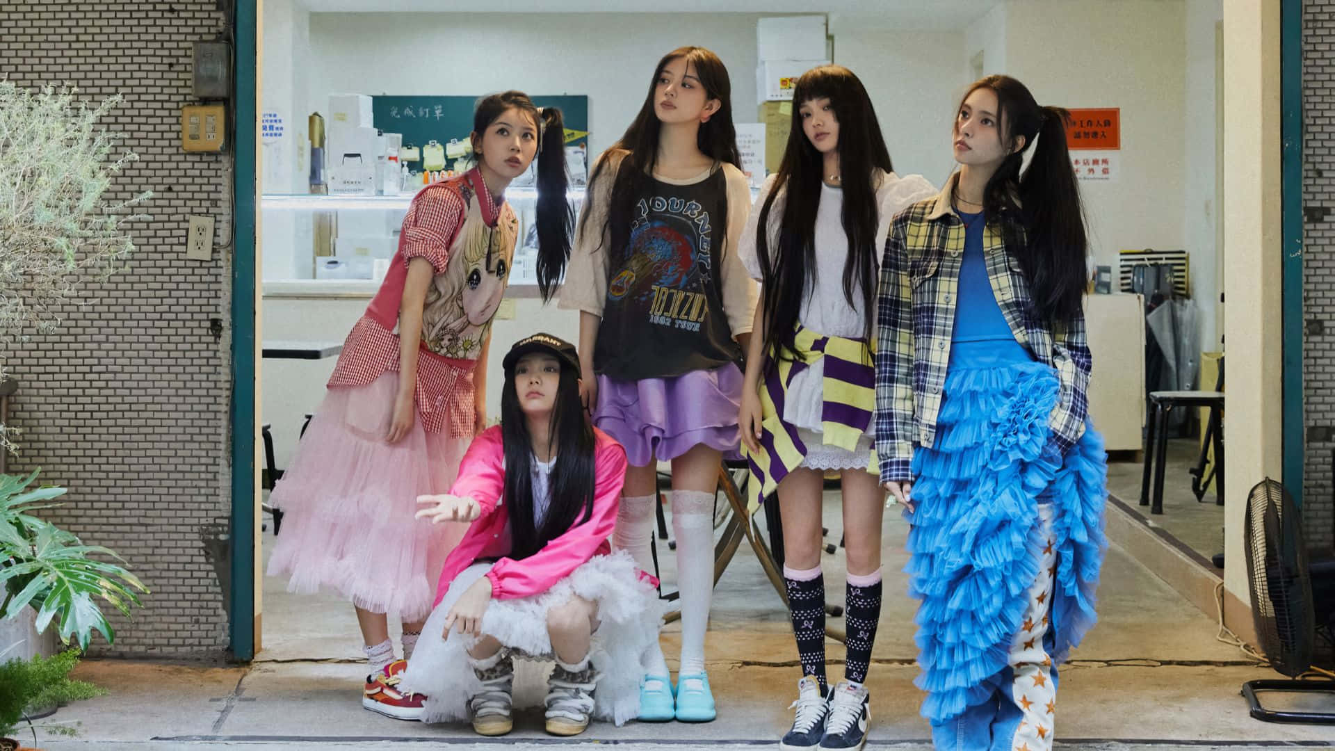 Illit, fashion group style, colorful eclectic outfits, Full HD Desktop Wallpaper