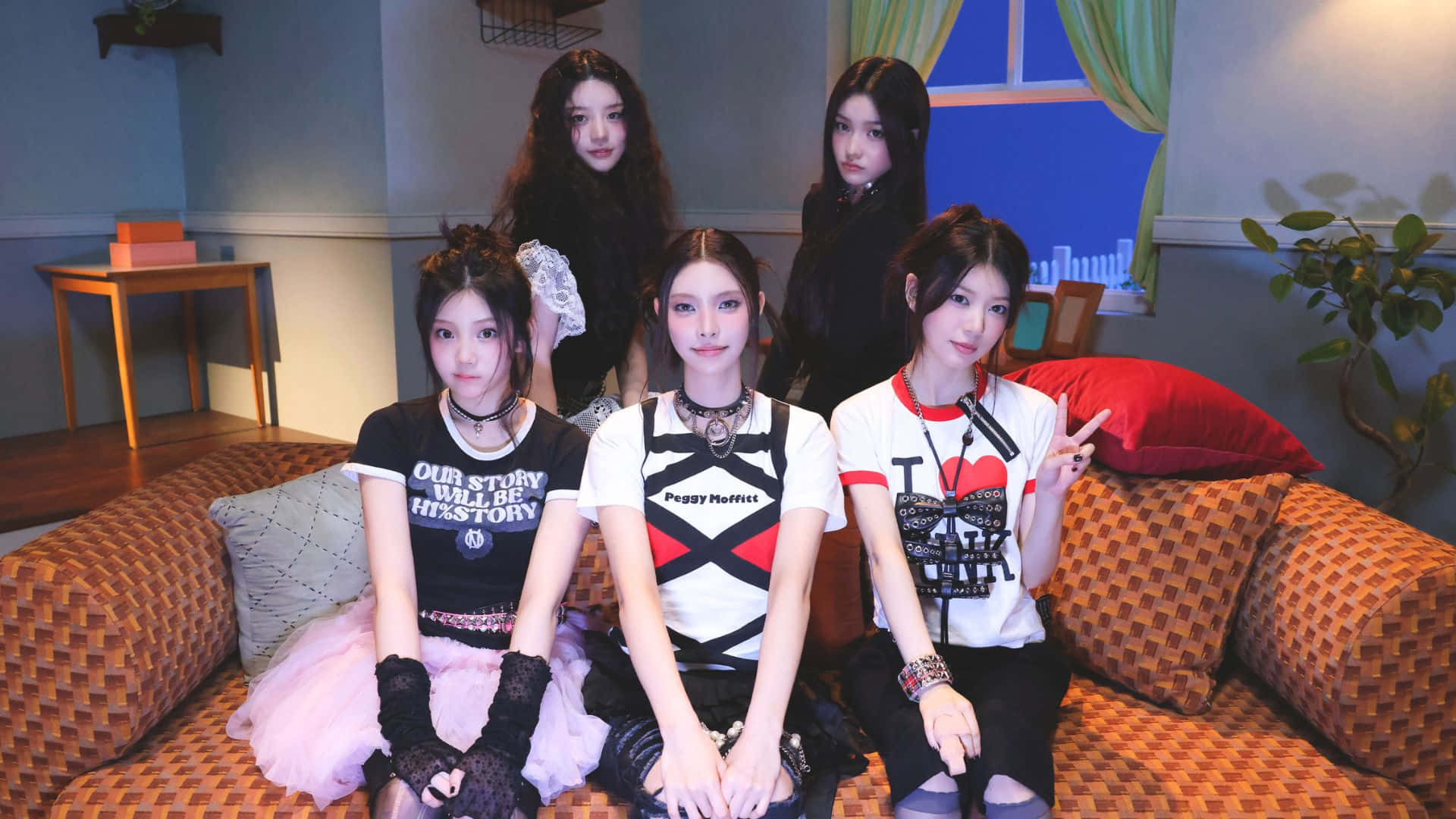 Illit, five young women, edgy outfits, Full HD Desktop Wallpaper