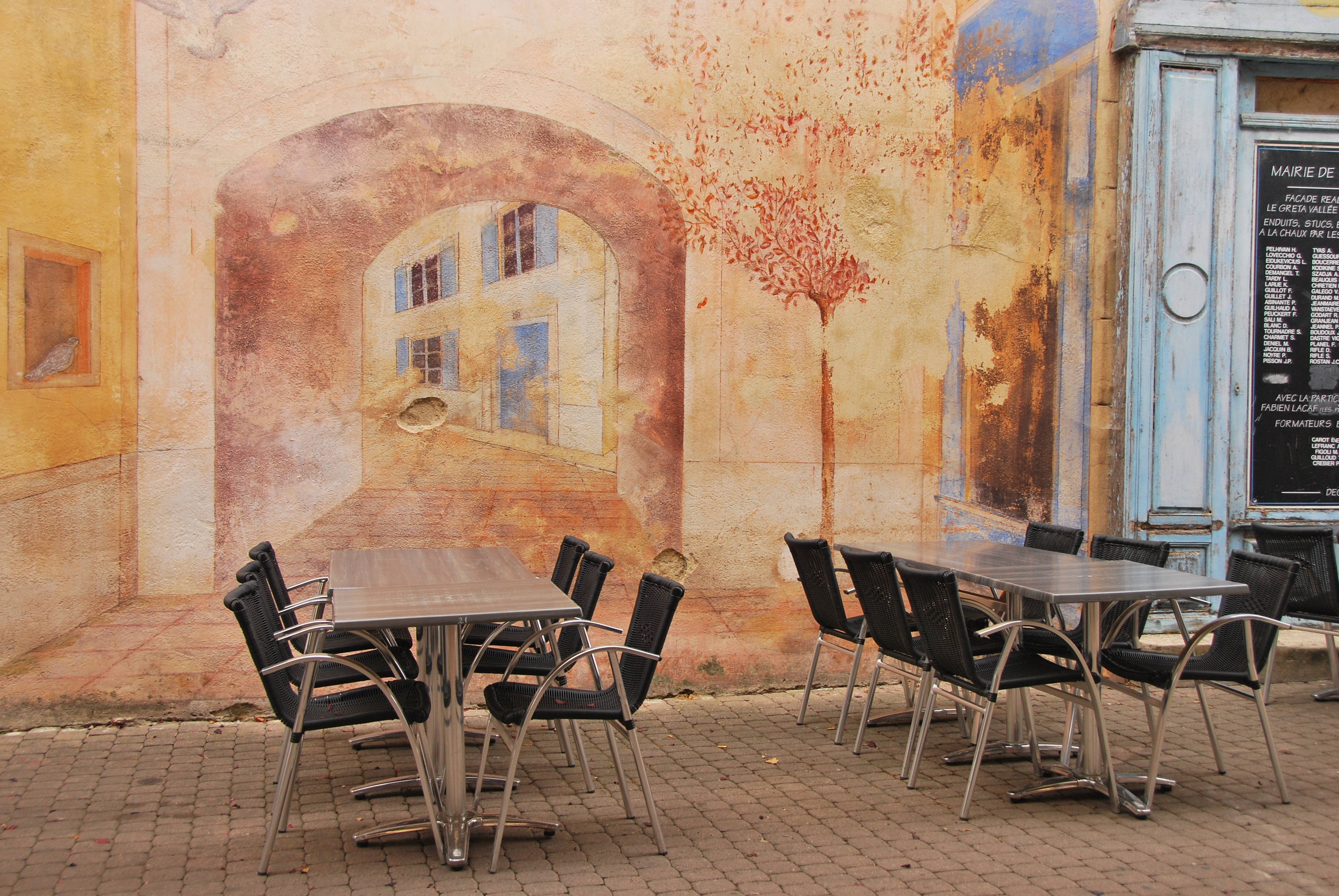 Illusion On Wall, weathered mural, sunlit European street scene, 4K Desktop Wallpaper