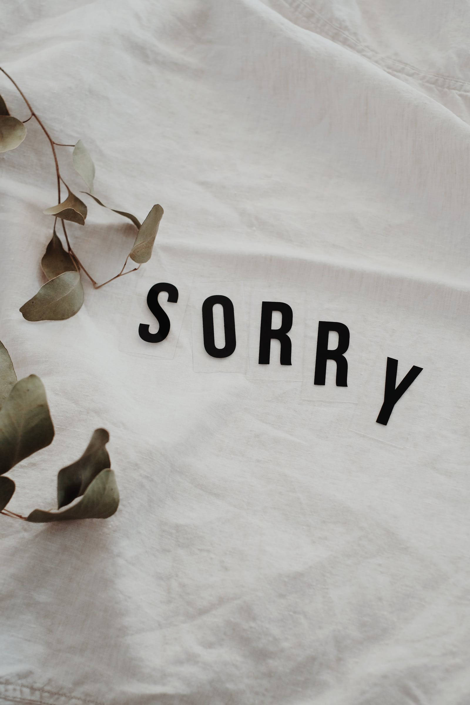 Im Sorry, white blanket, black letters, Full HD Phone Wallpaper