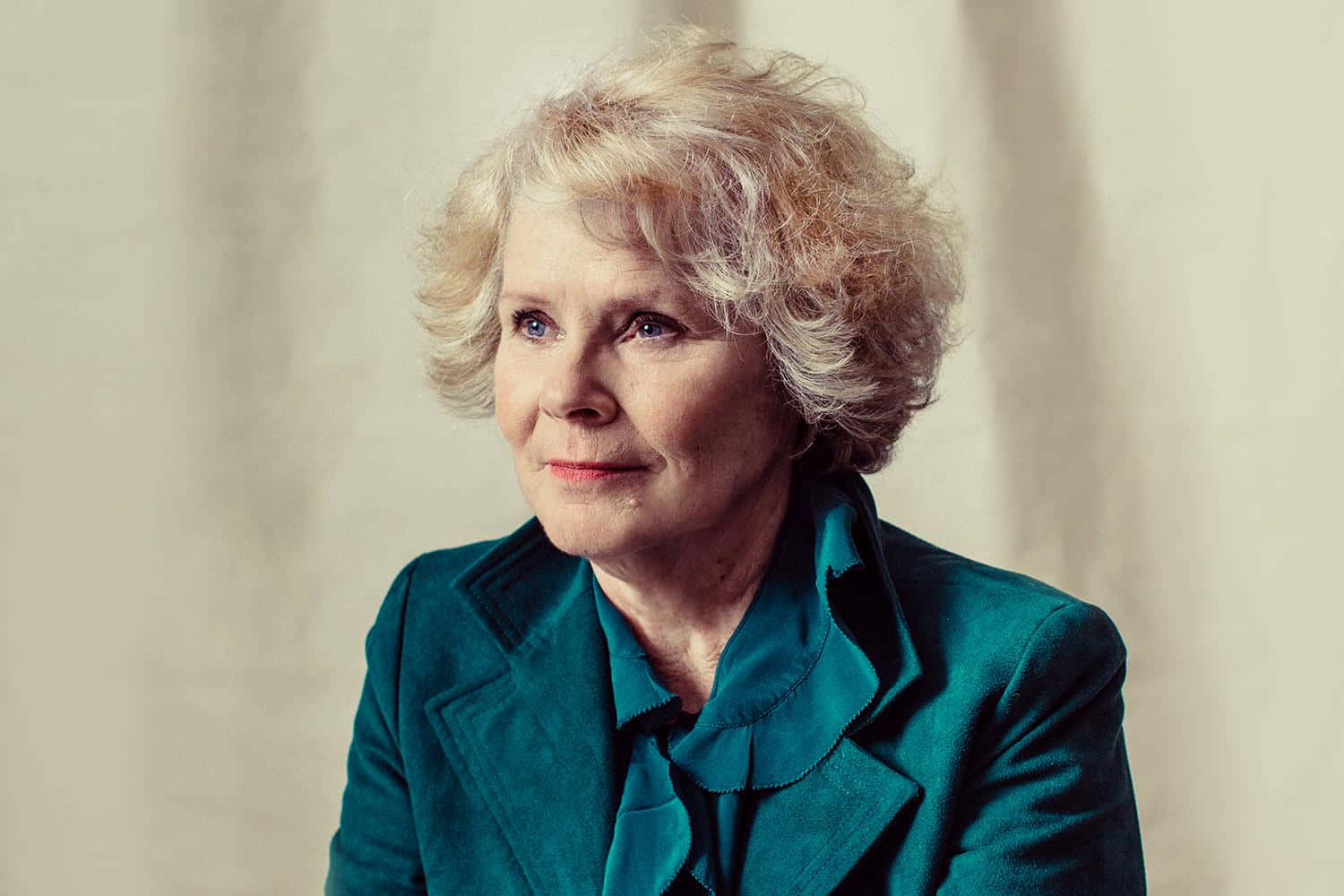 Imelda Staunton, teal blazer, curly blonde hair, HD Desktop Wallpaper