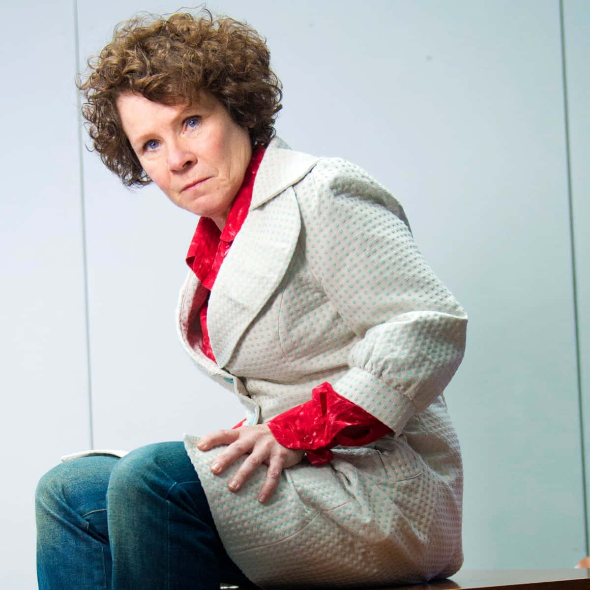 Imelda Staunton, curly brown hair, light gray textured coat, SD Desktop Wallpaper