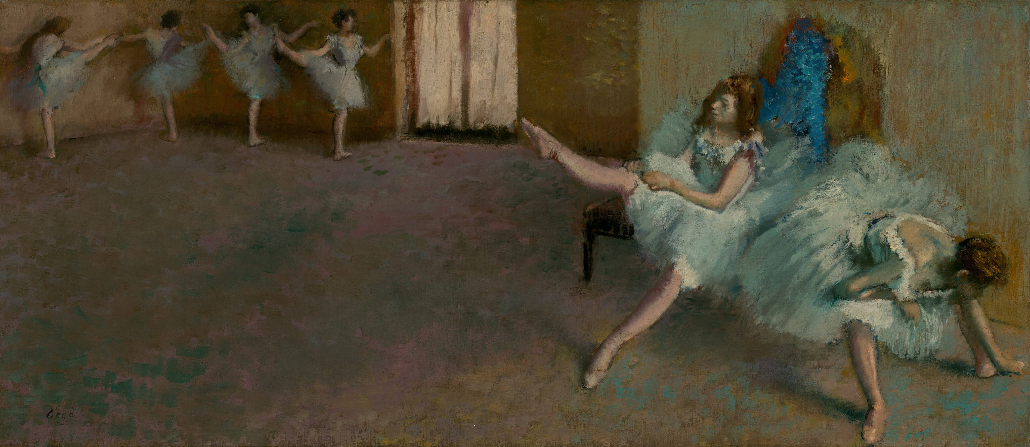 Ballet dancers, pale tutus, dimly lit studio, 4K Desktop Wallpaper