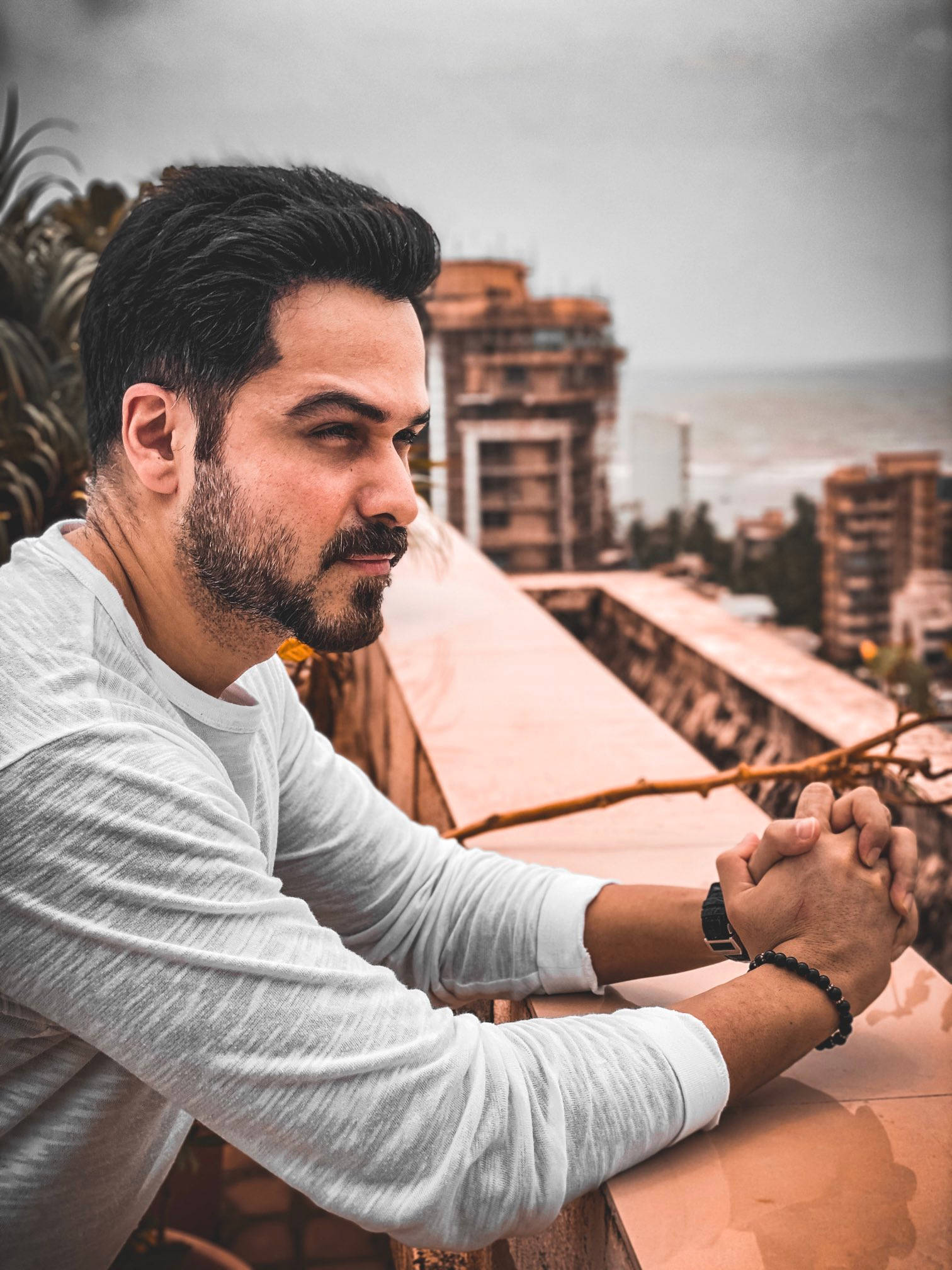 Imran Hashmi, balcony, rooftop railing, Full HD Phone Wallpaper