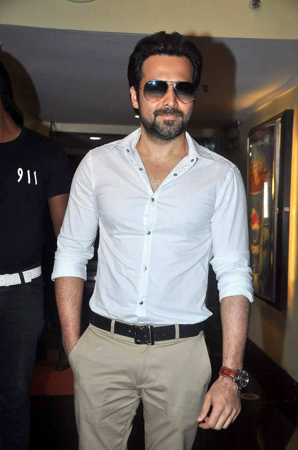 Imran Hashmi, white button-up shirt, khaki pants, SD Phone Wallpaper