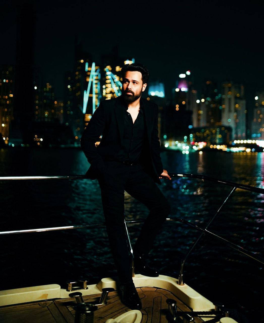 Imran Hashmi, yacht, black suit, HD Phone Wallpaper