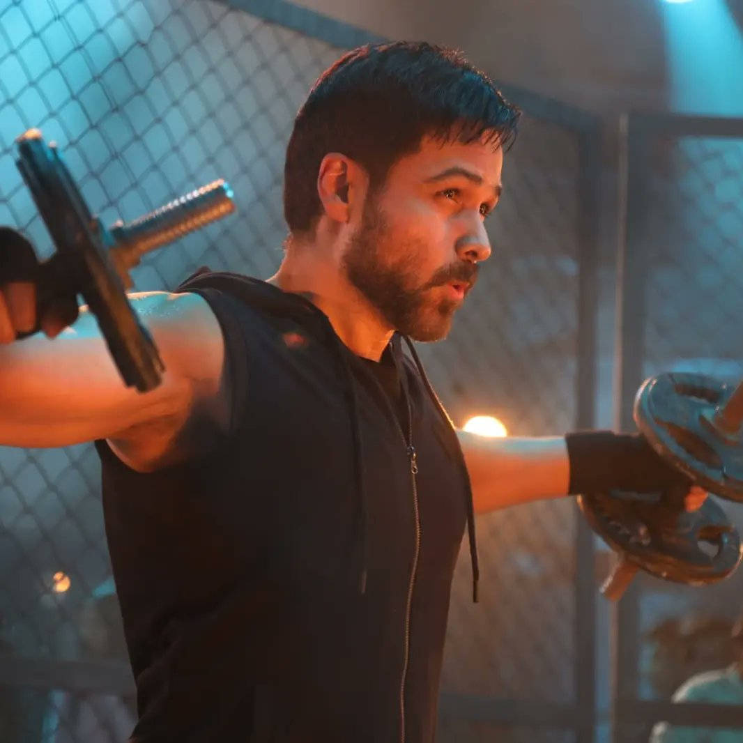 Imran Hashmi, workout, dimly lit gym, SD Desktop Wallpaper