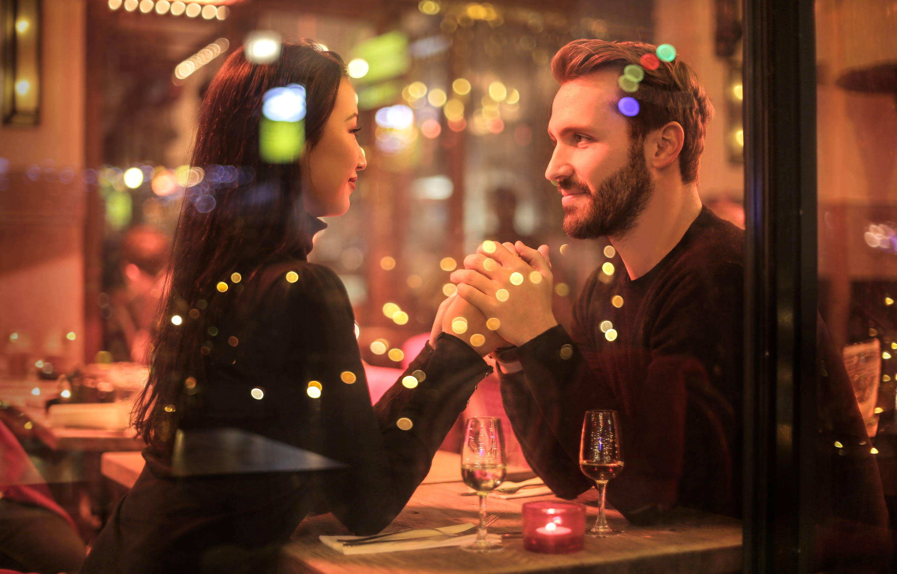 candlelit restaurant table, bokeh lights, window, 2K Desktop Wallpaper