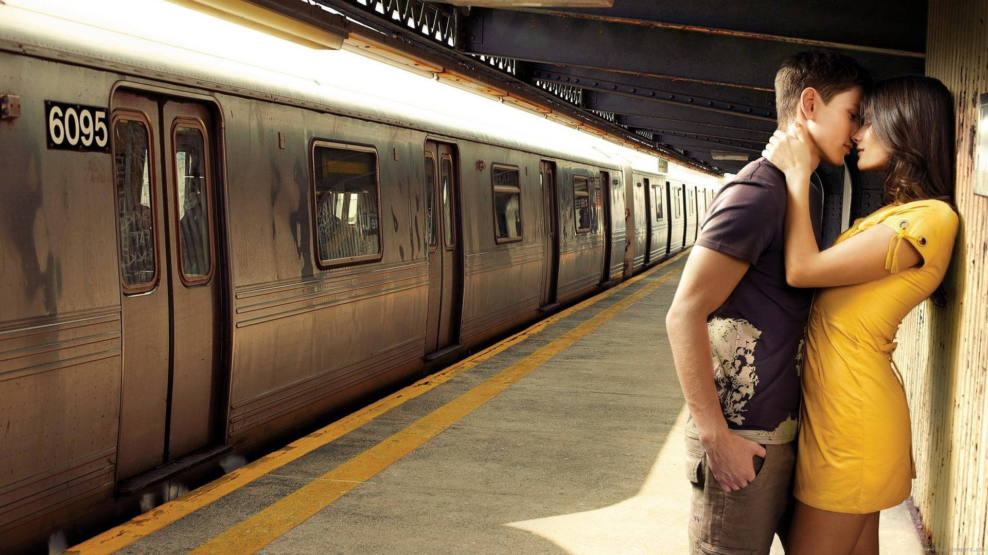 In Love Couples, train station, subway platform, Full HD Desktop Wallpaper