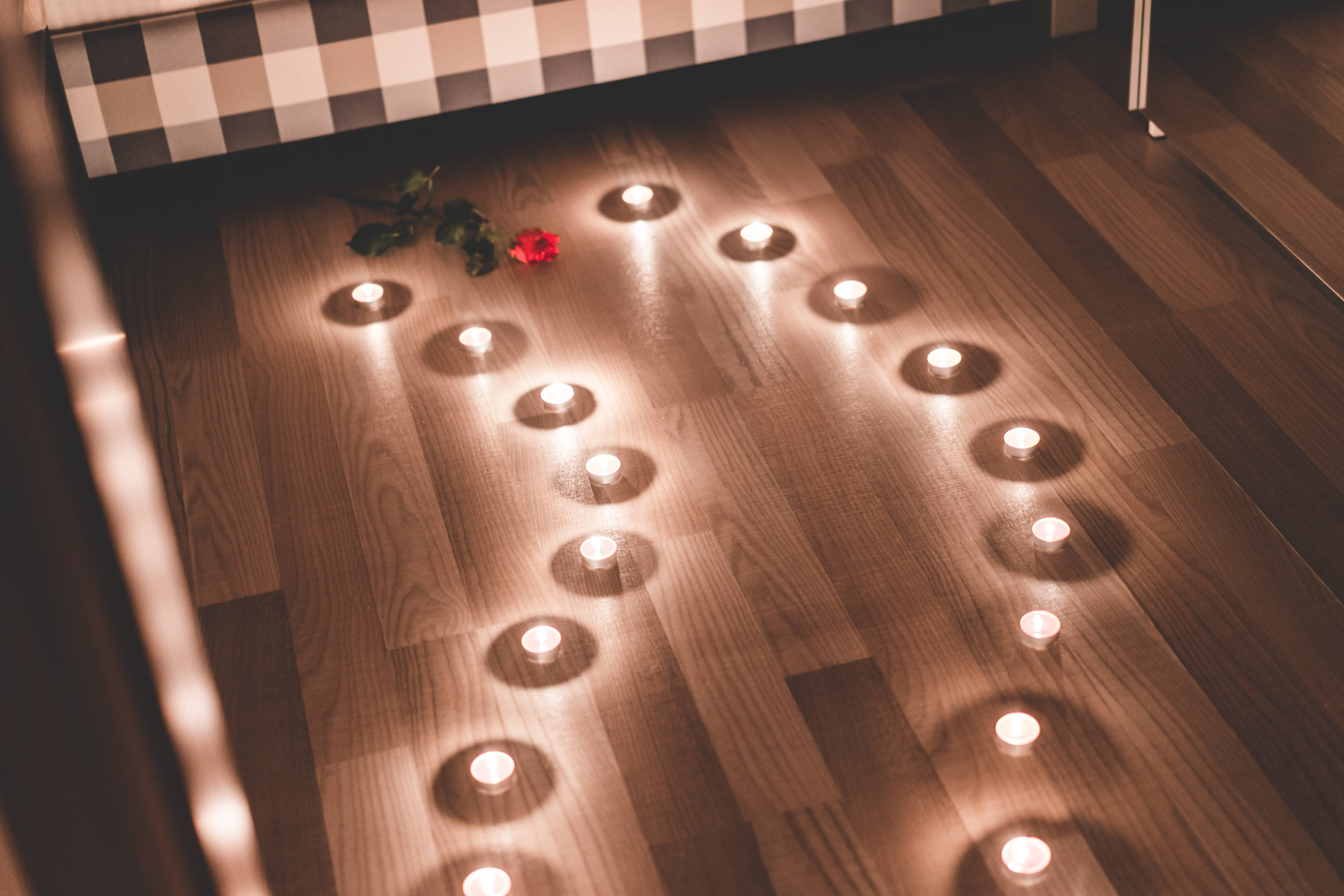 red rose, lit tea lights, wooden floor, 4K Desktop Wallpaper
