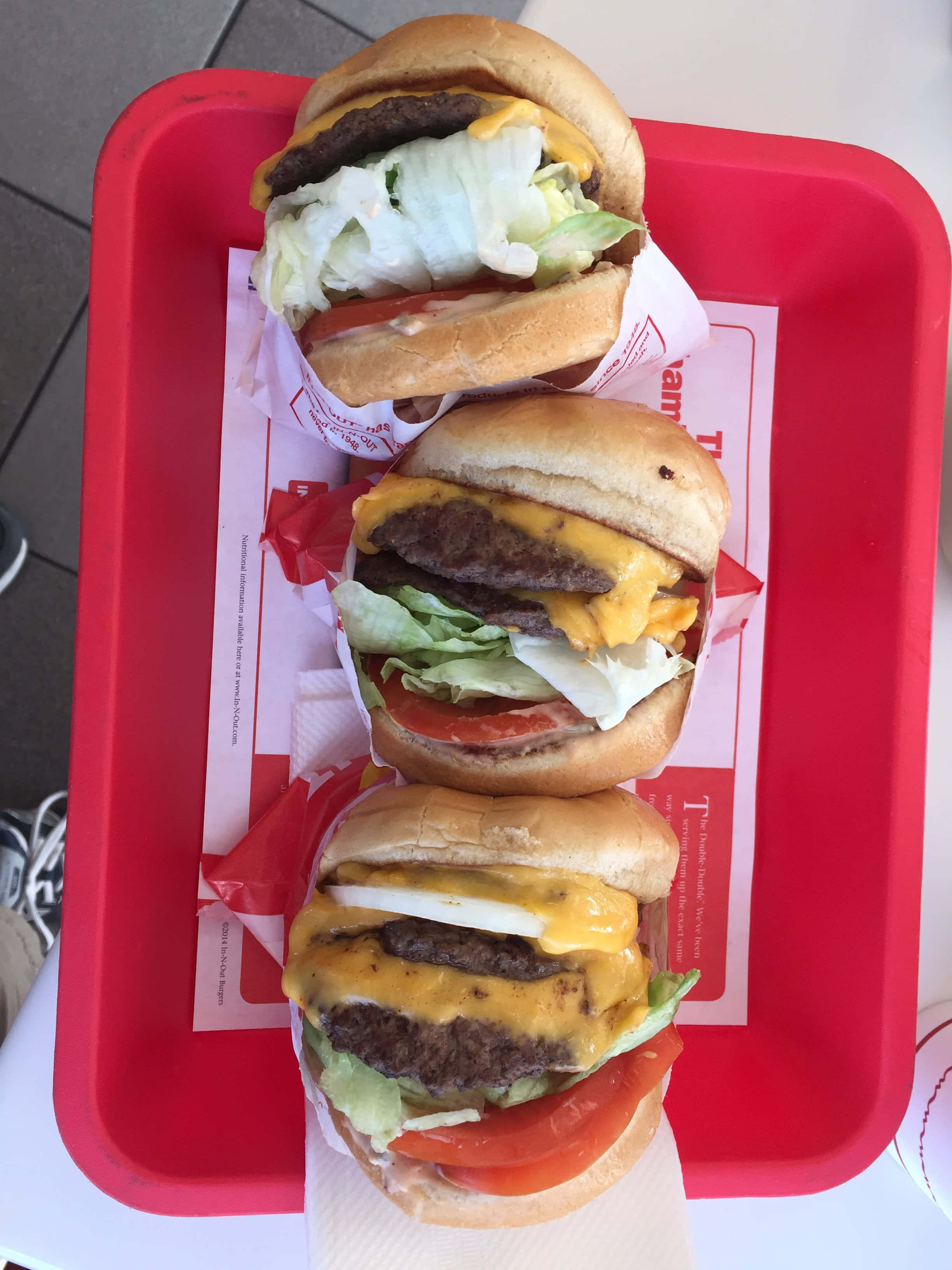 red tray, three hamburgers, cheeseburgers, 2K Phone Wallpaper
