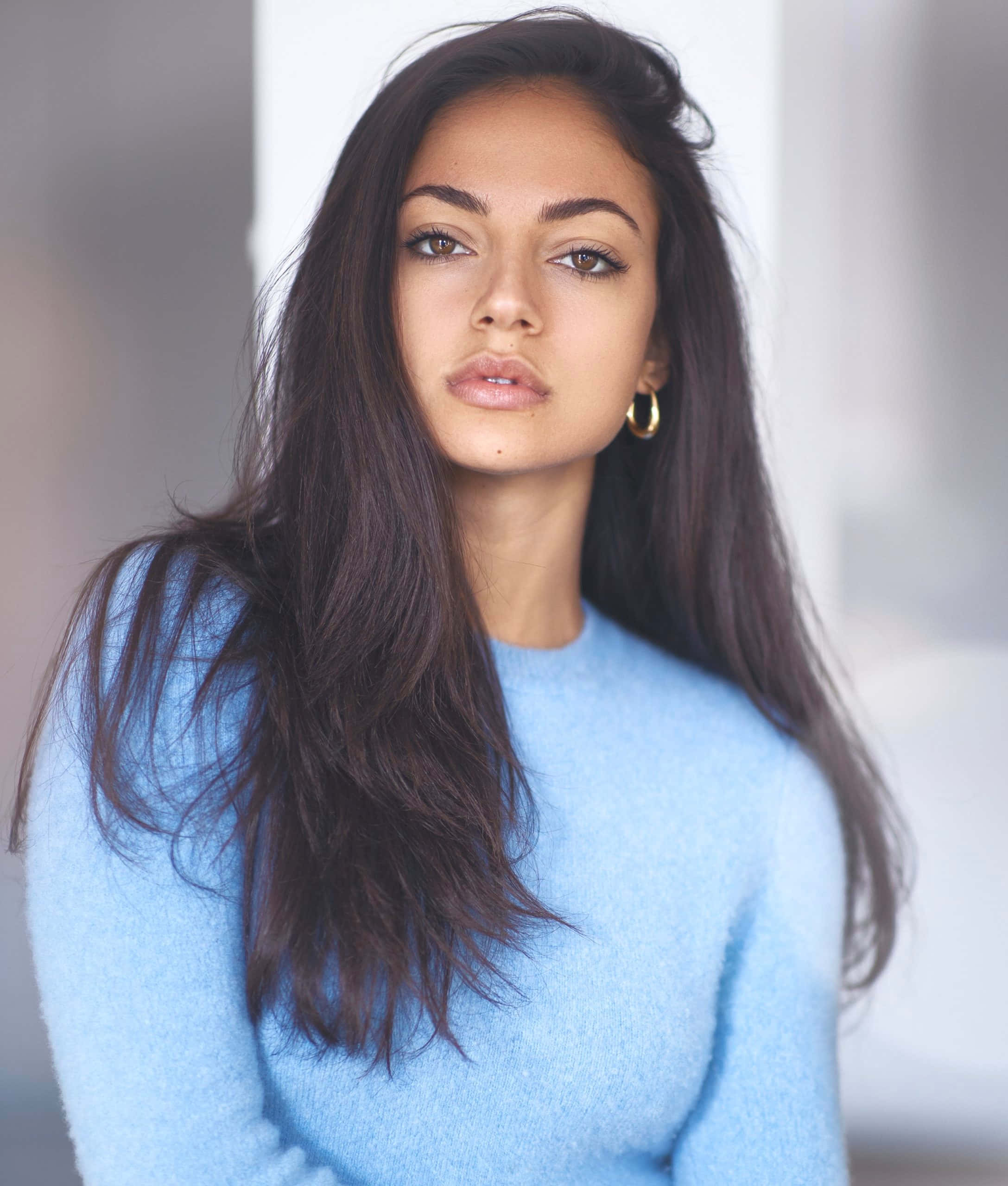 Inanna Sarkis, blue sweater, long dark hair, 2K Phone Wallpaper