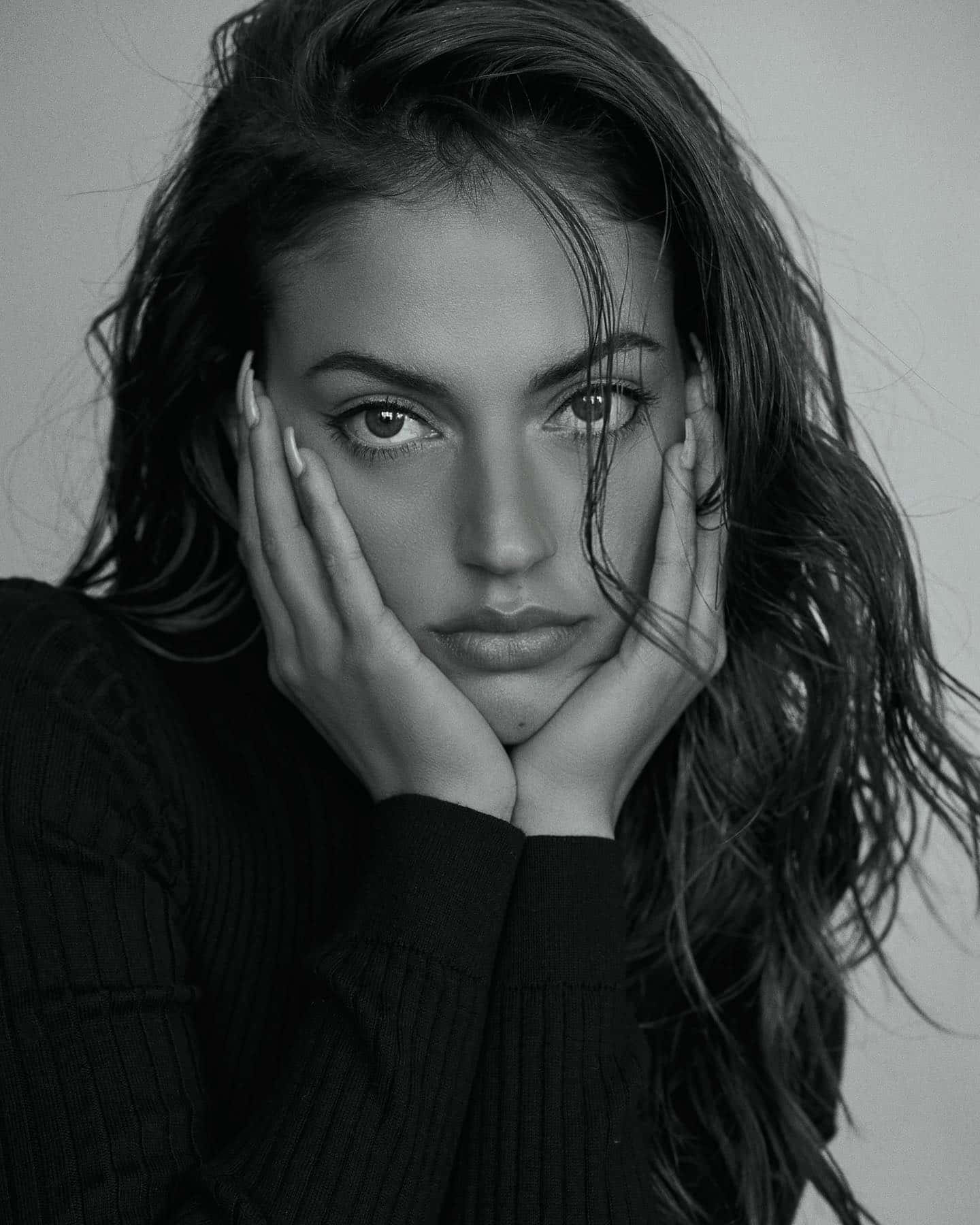 Inanna Sarkis, black and white portrait, woman, HD Phone Wallpaper