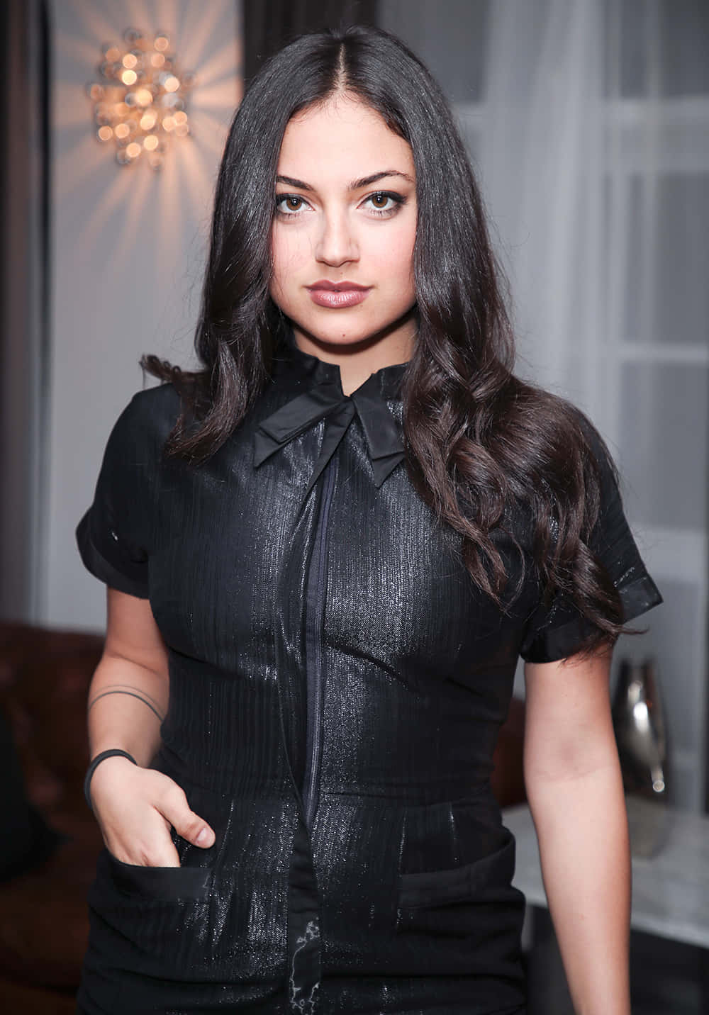 Inanna Sarkis, black outfit, textured black blouse, HD Phone Wallpaper