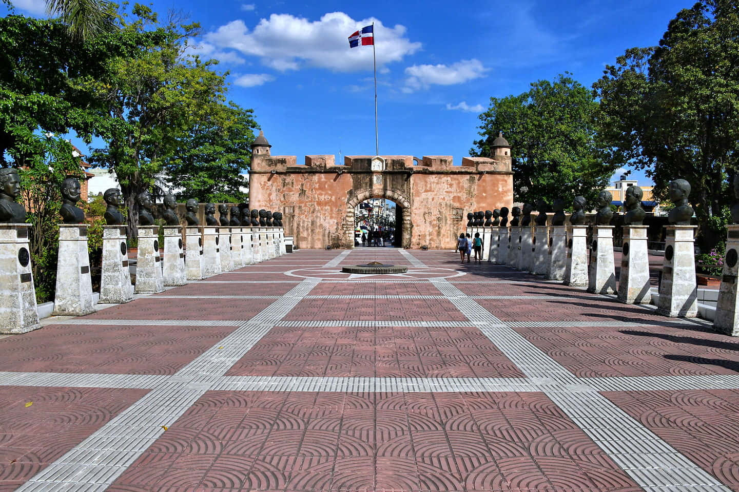 Independence Park, gateway flag, stone archway, HD Desktop Wallpaper