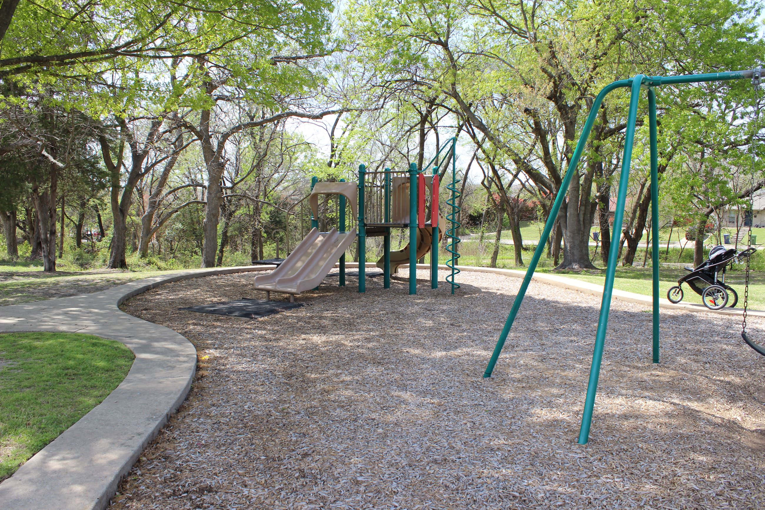 Independence Park, playground, green metal structures, 2K Desktop Wallpaper