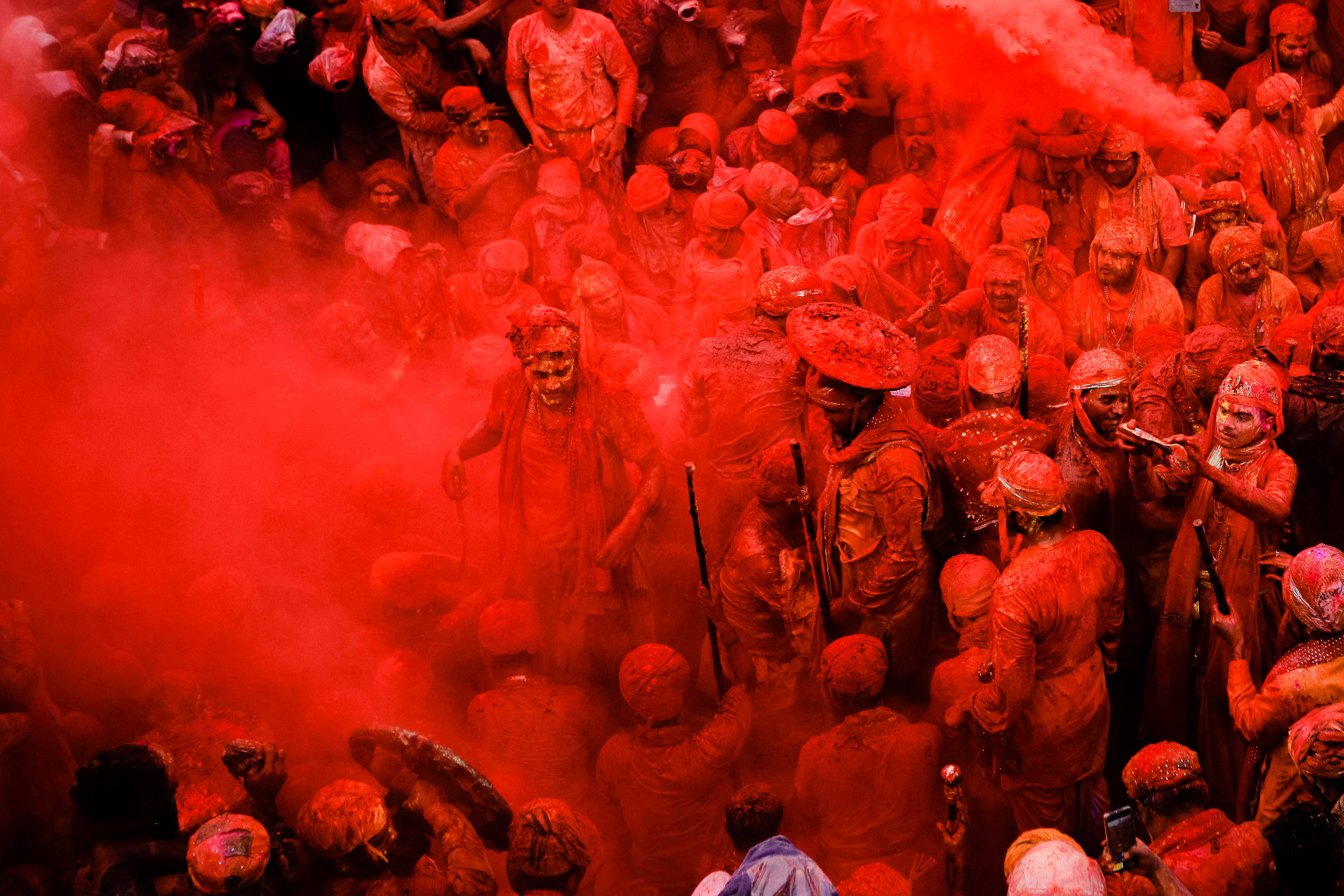 India Holi, red powder, vibrant red, 4K Desktop Wallpaper