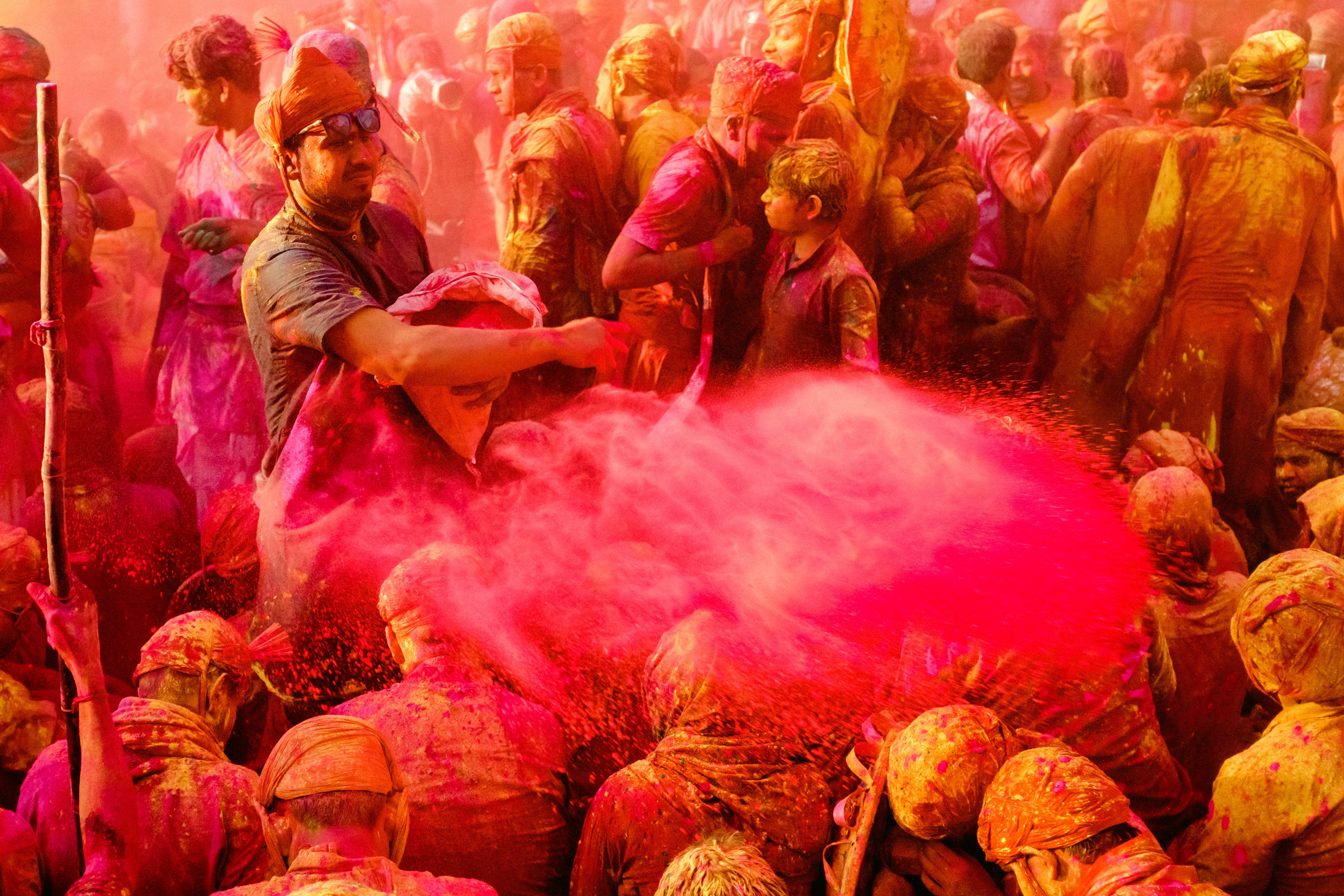 India Holi, vibrant pink powder, colorful festival, 4K Desktop Wallpaper