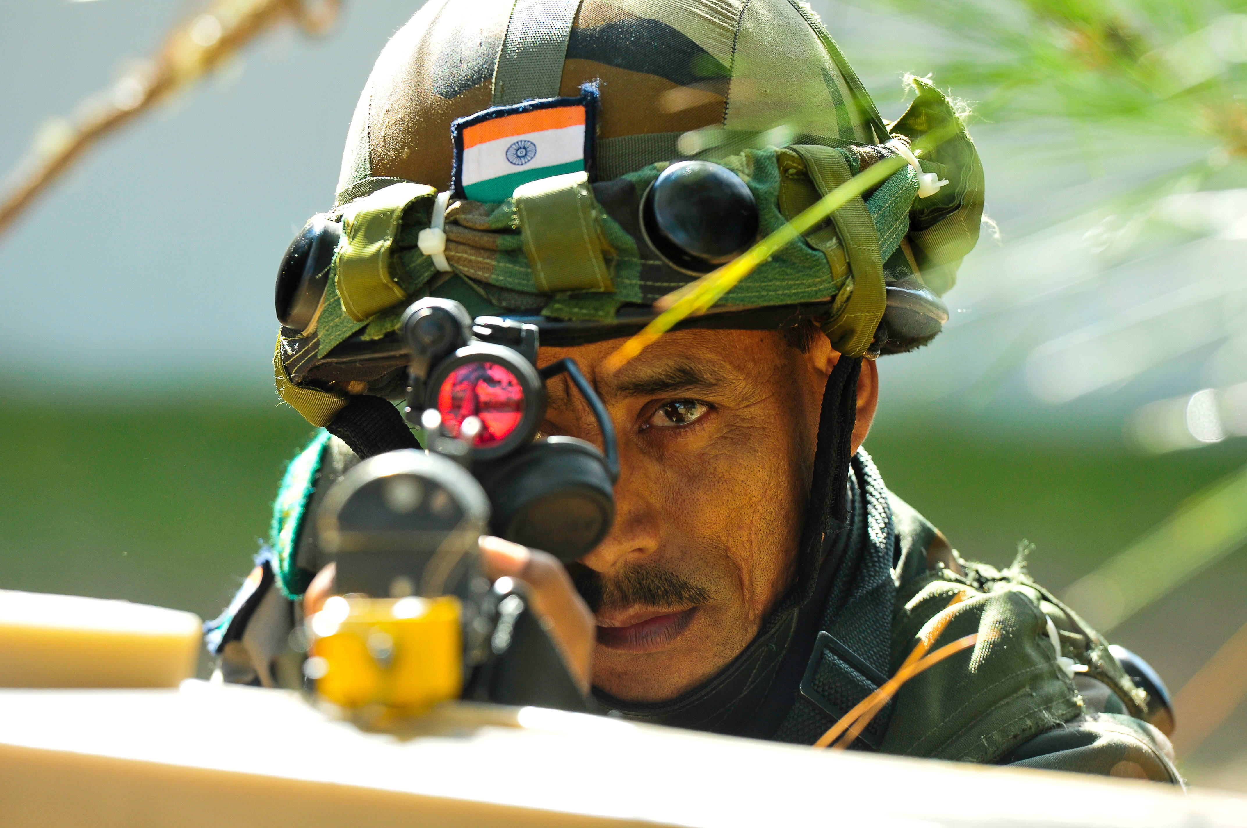Indian Army, camouflage gear, rifle, 4K Desktop Wallpaper