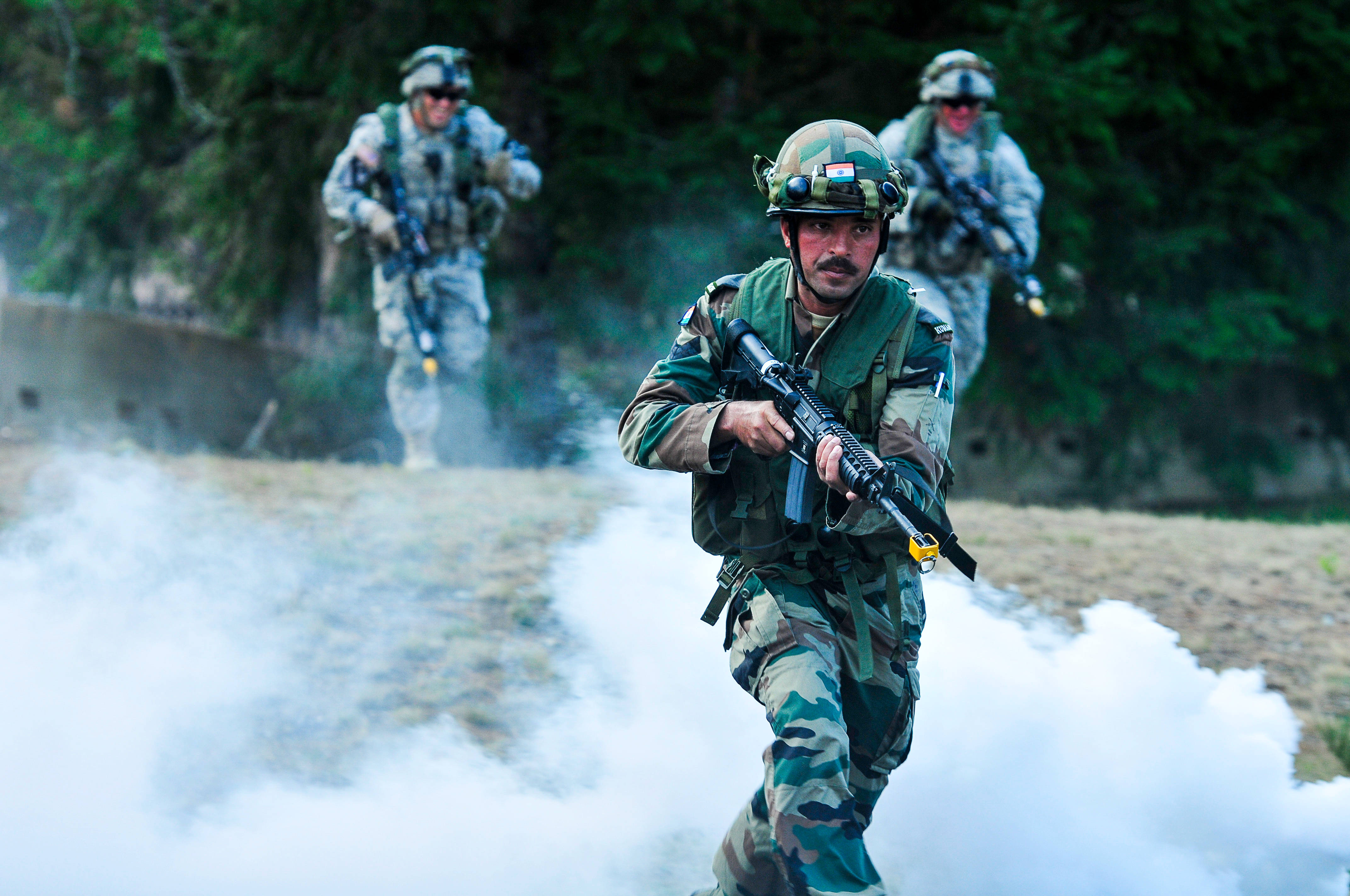 Indian Army, camouflage gear, thick smoke, 4K Desktop Wallpaper