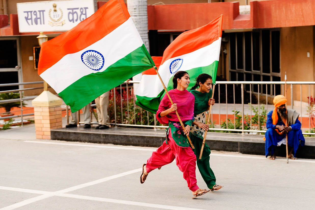 Indian flag, women, colorful traditional attire, SD Desktop Wallpaper
