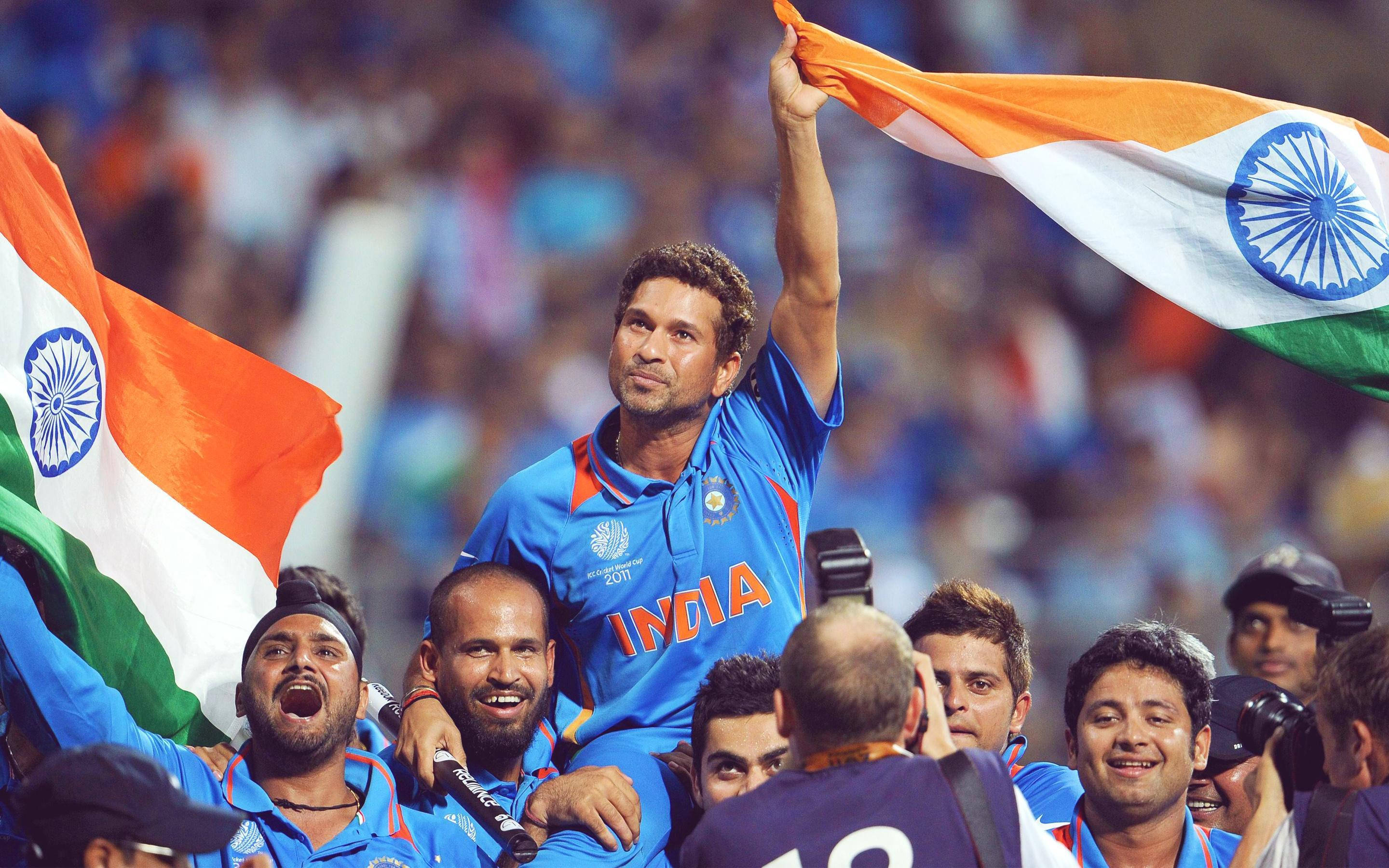 Indian flag, cricket captain, stadium crowd, 2K Desktop Wallpaper