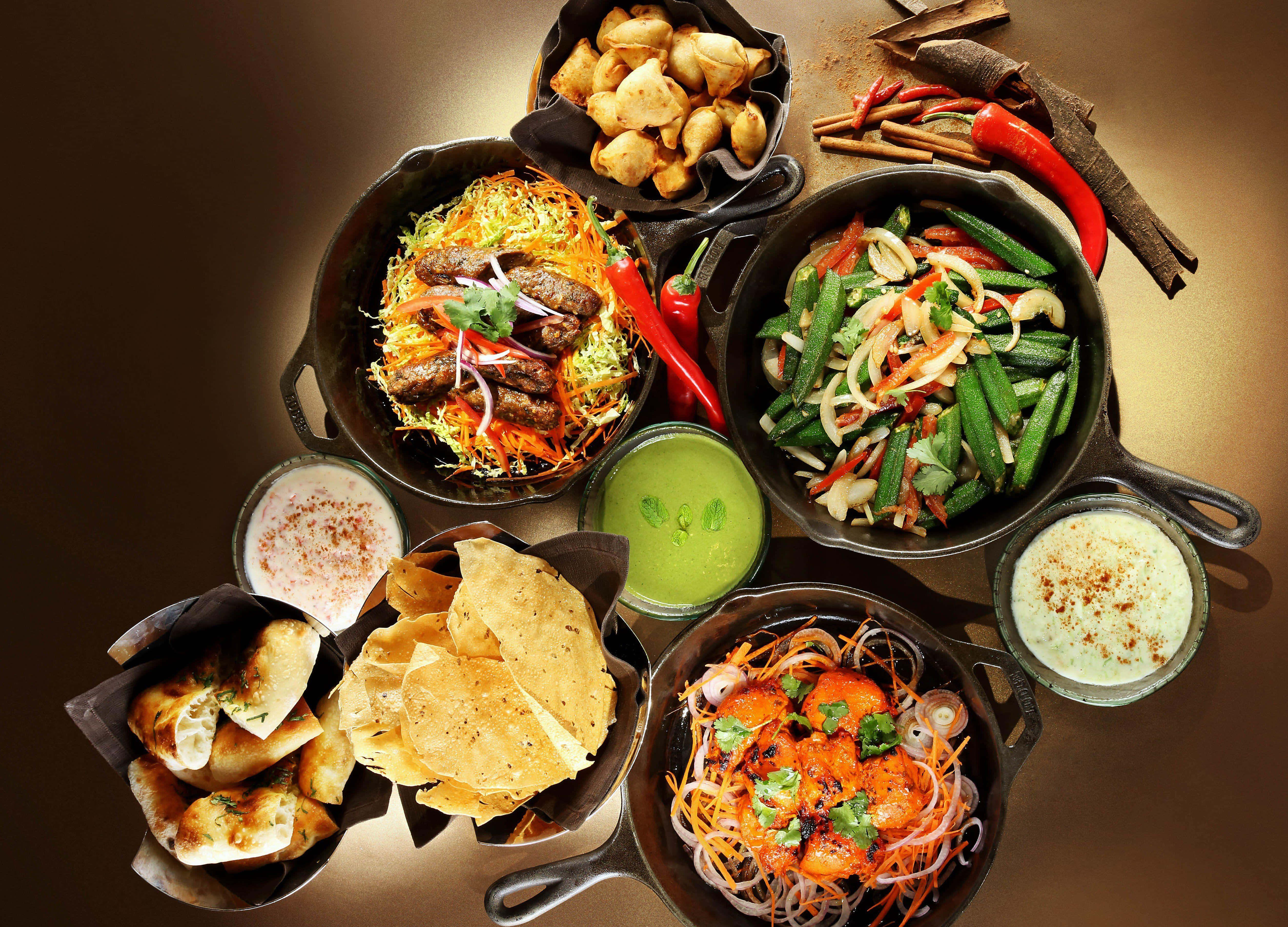 Indian Food, black pans, cast iron skillets, 4K Desktop Wallpaper