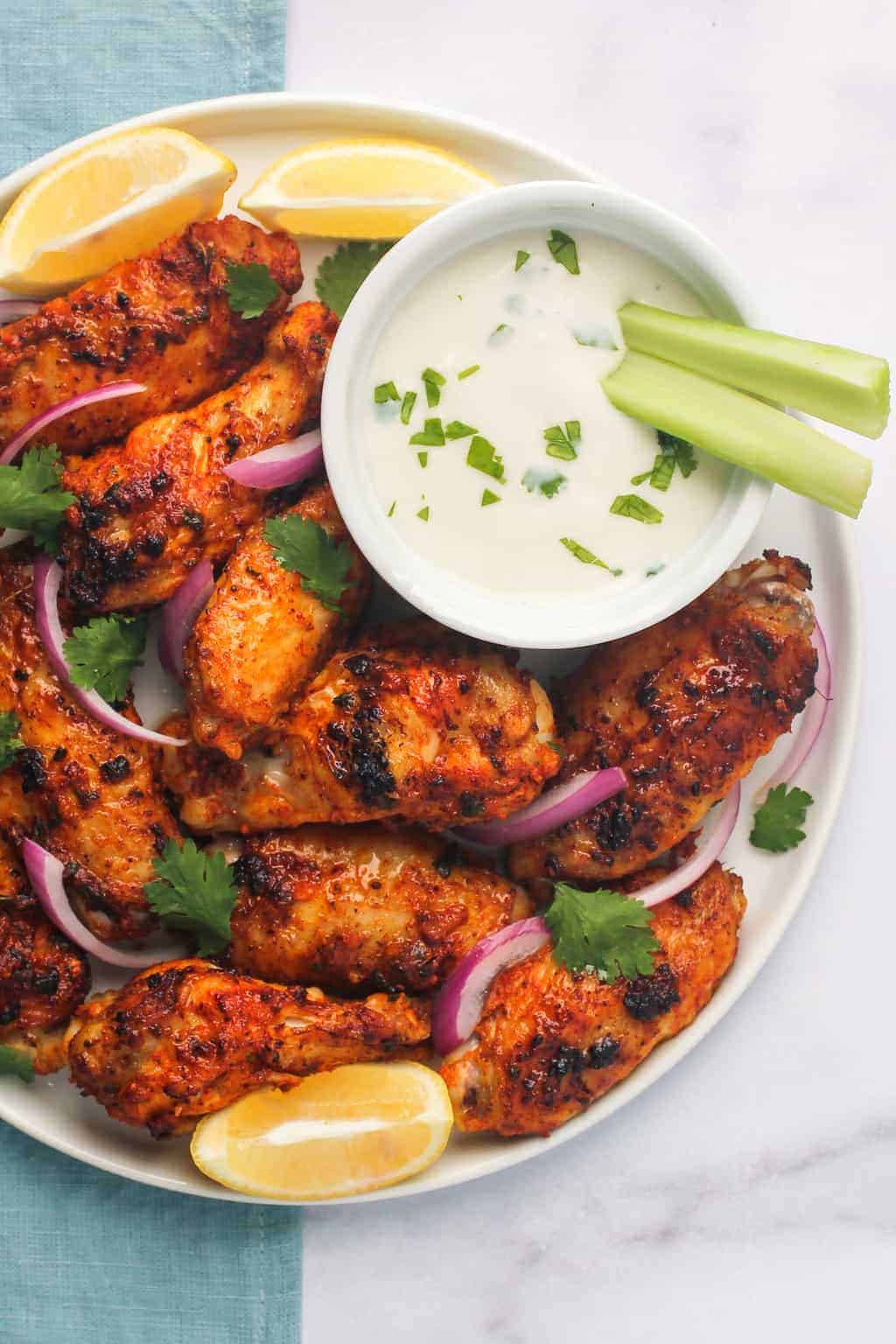 Tandoori Chicken Wings, crispy grilled chicken wings, lemon wedges, HD Phone Wallpaper