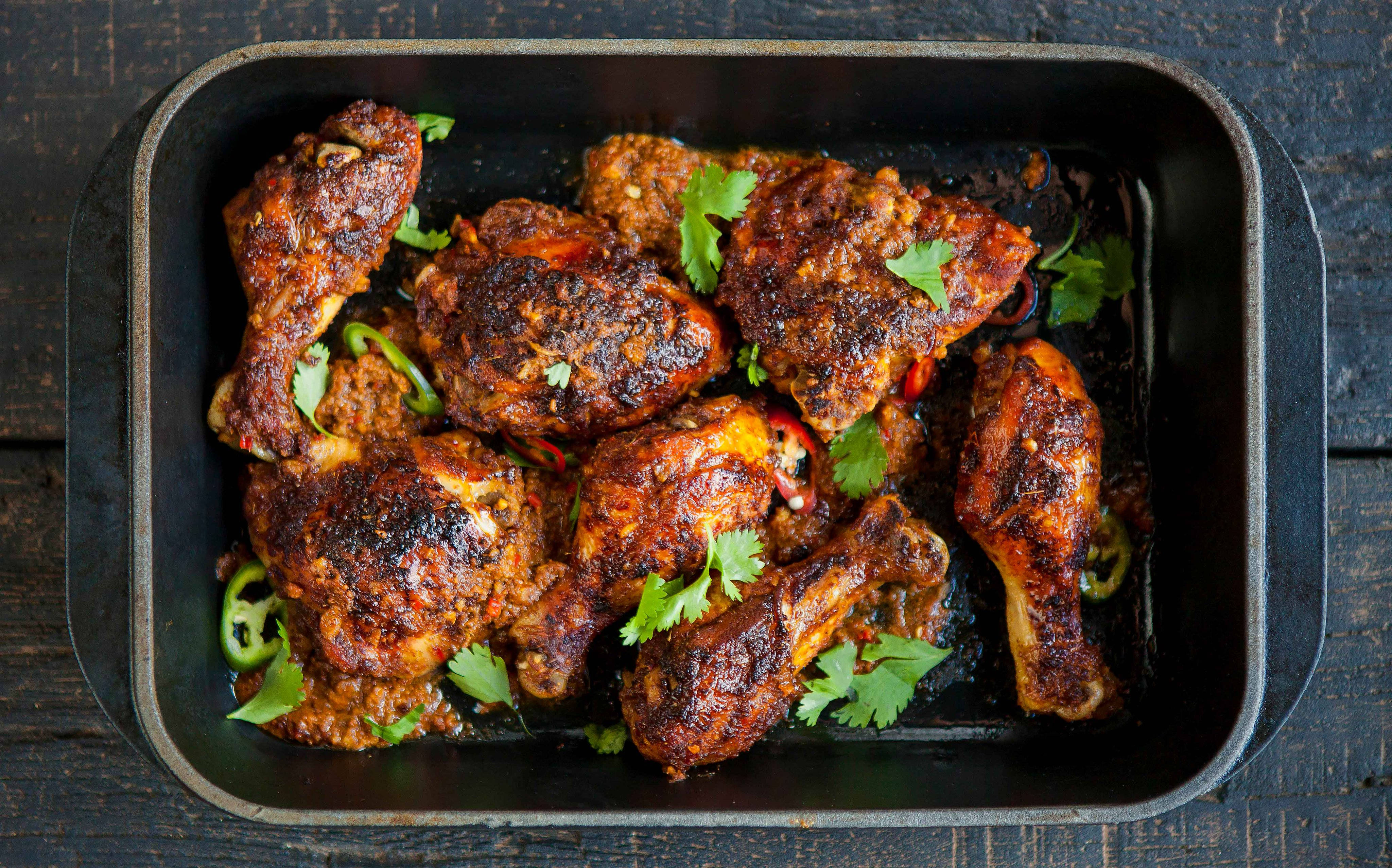 tandoori chicken, crispy spiced chicken drumsticks, dark roasting pan, 4K Desktop Wallpaper