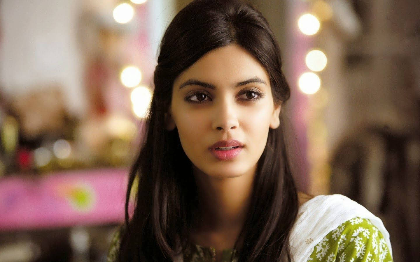 Indian Girl, dark hair, intense gaze, HD Desktop Wallpaper