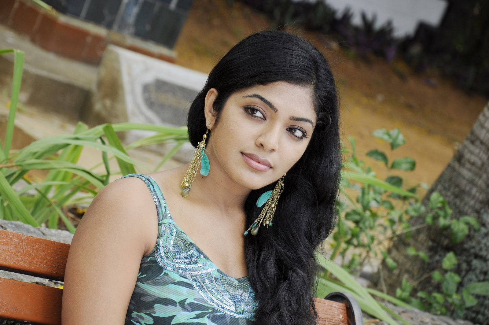 Indian Girl, long black hair, turquoise earrings, HD Desktop Wallpaper
