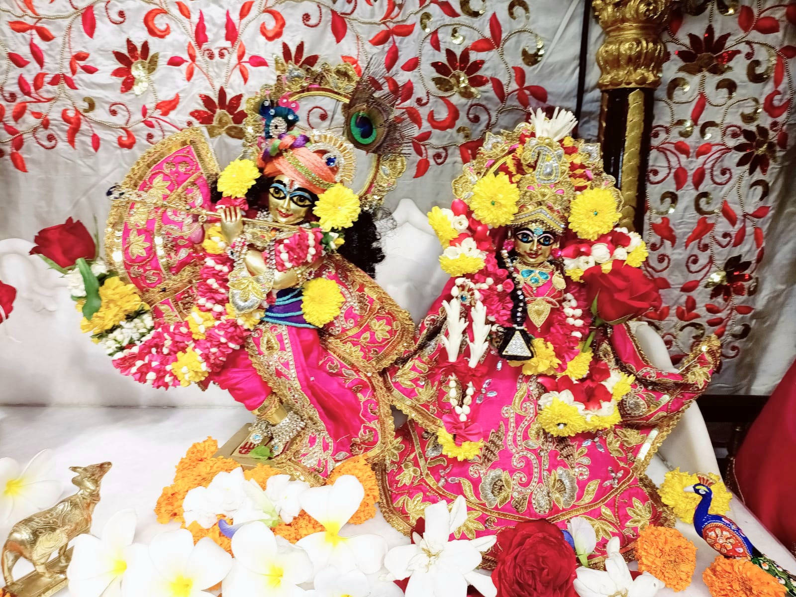 gold krishna, radha, iskcon temple, HD Desktop Wallpaper