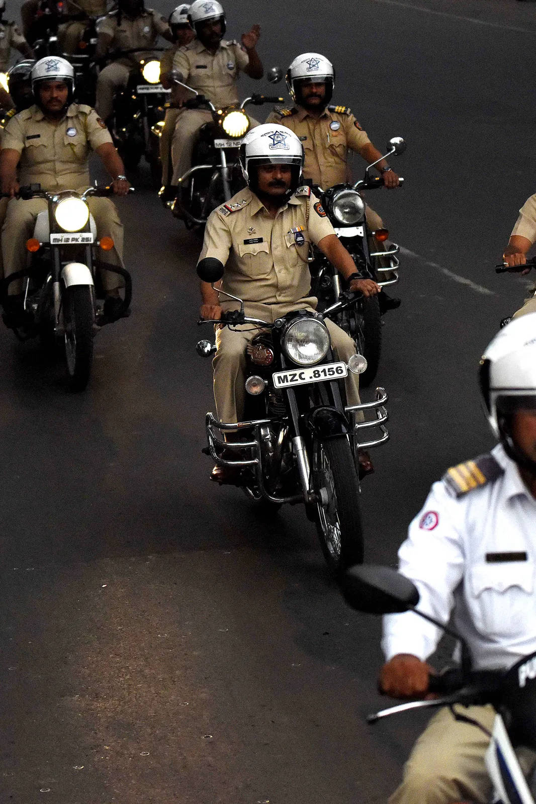 Indian Police, motorcycles, uniformed police officers, HD Phone Wallpaper