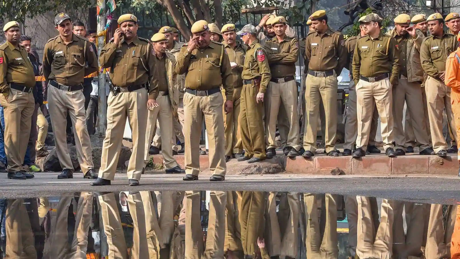 Indian Police, uniformed police officers, wet street, HD Desktop Wallpaper
